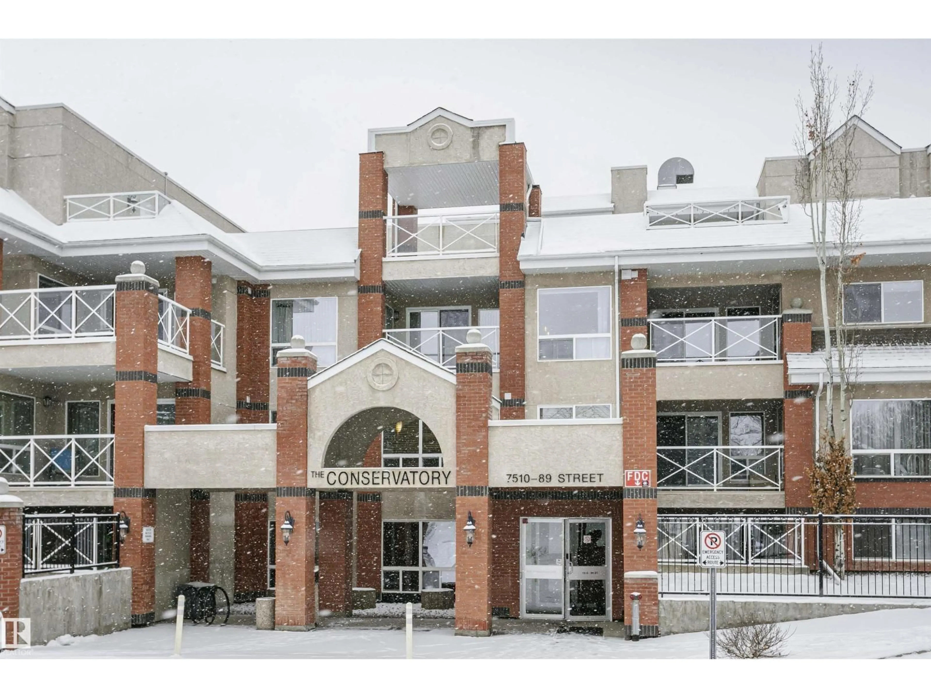 Indoor foyer for 14 - 7510 89 ST NW, Edmonton Alberta T6C0X5