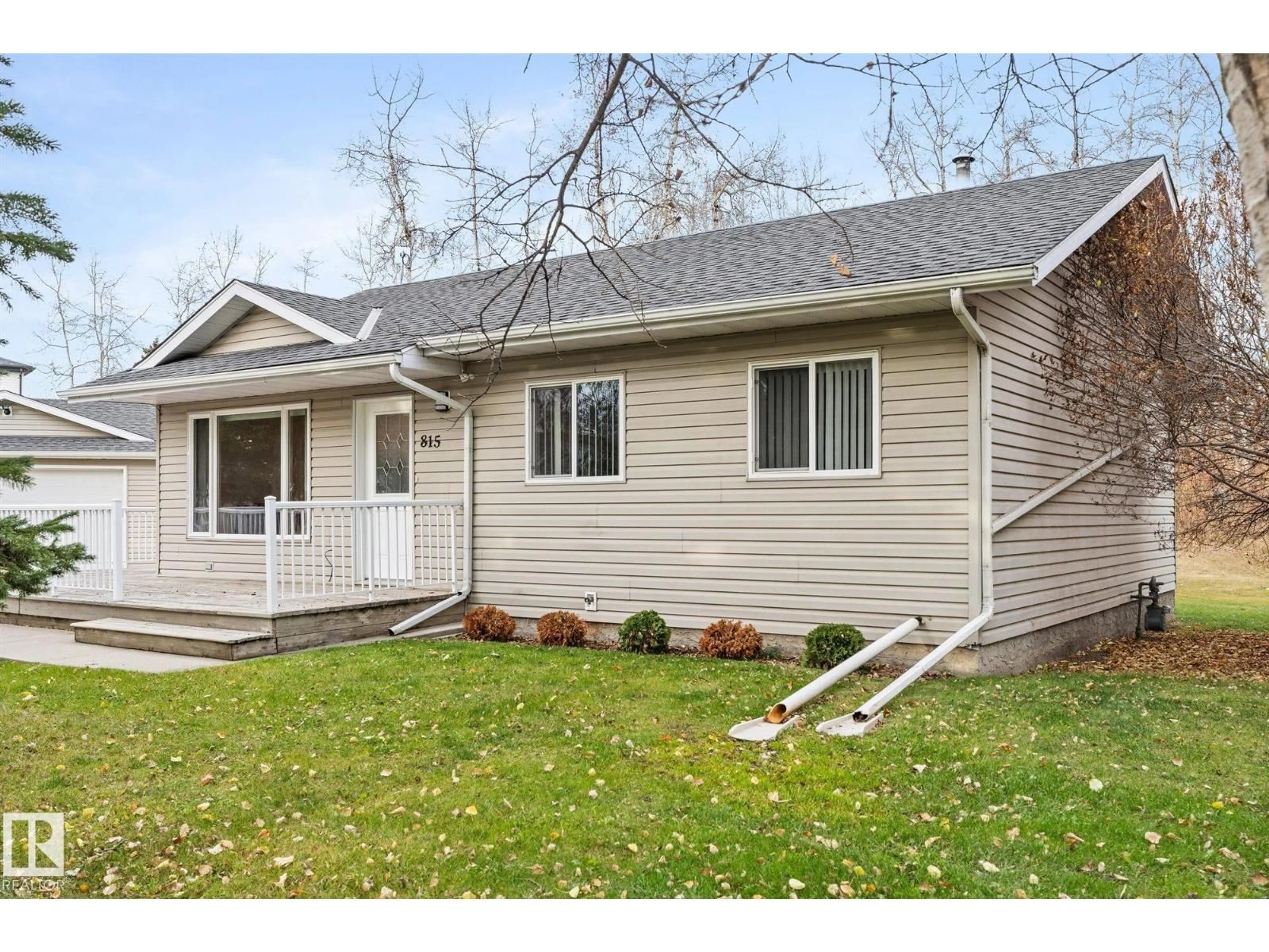 Home with vinyl exterior material, street for 815 LAKESIDE DR, Rural Parkland County Alberta T7Z2T9