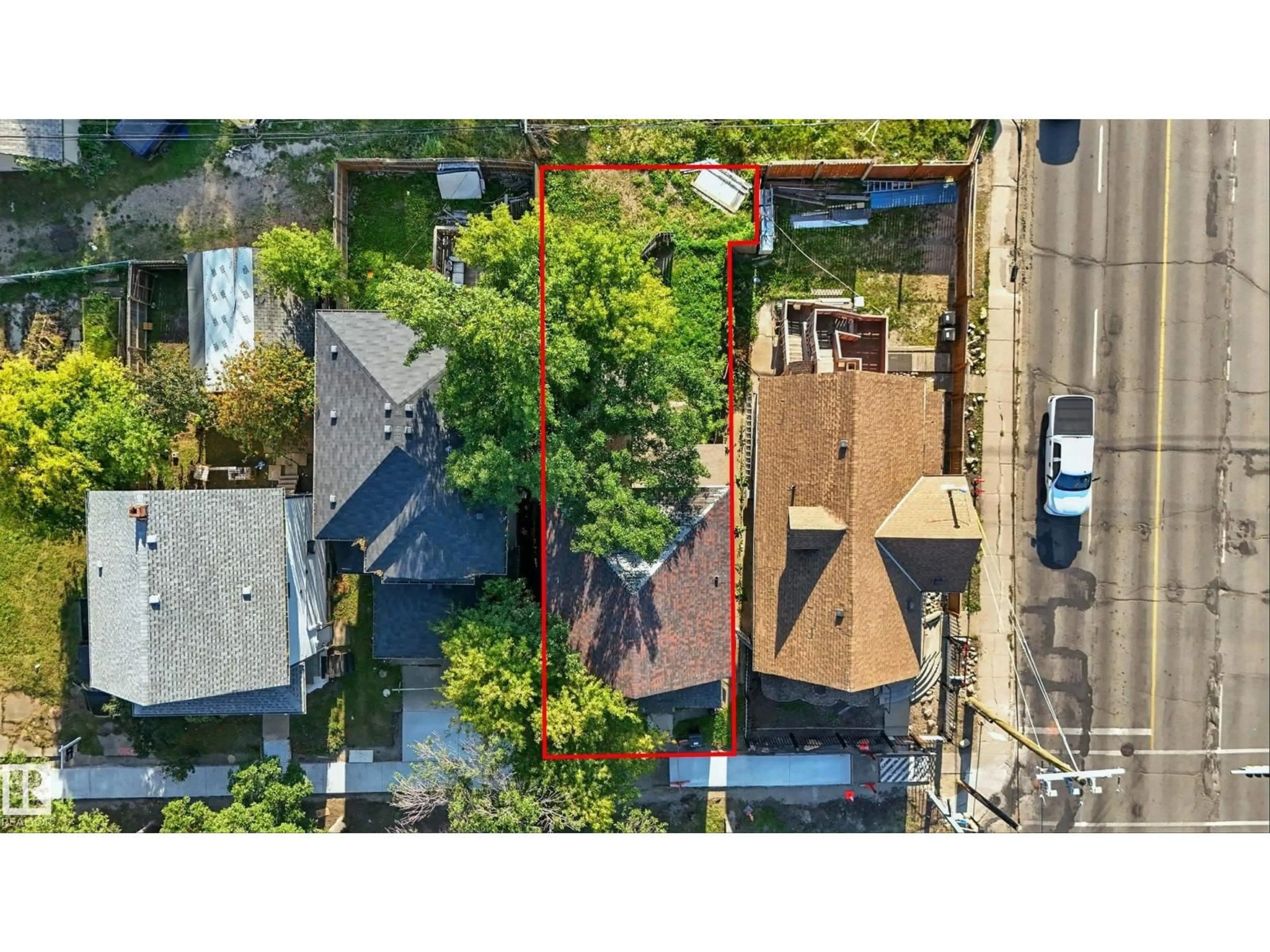 A pic from outside/outdoor area/front of a property/back of a property/a pic from drone, street for 10730 92 ST, Edmonton Alberta T5H1V4