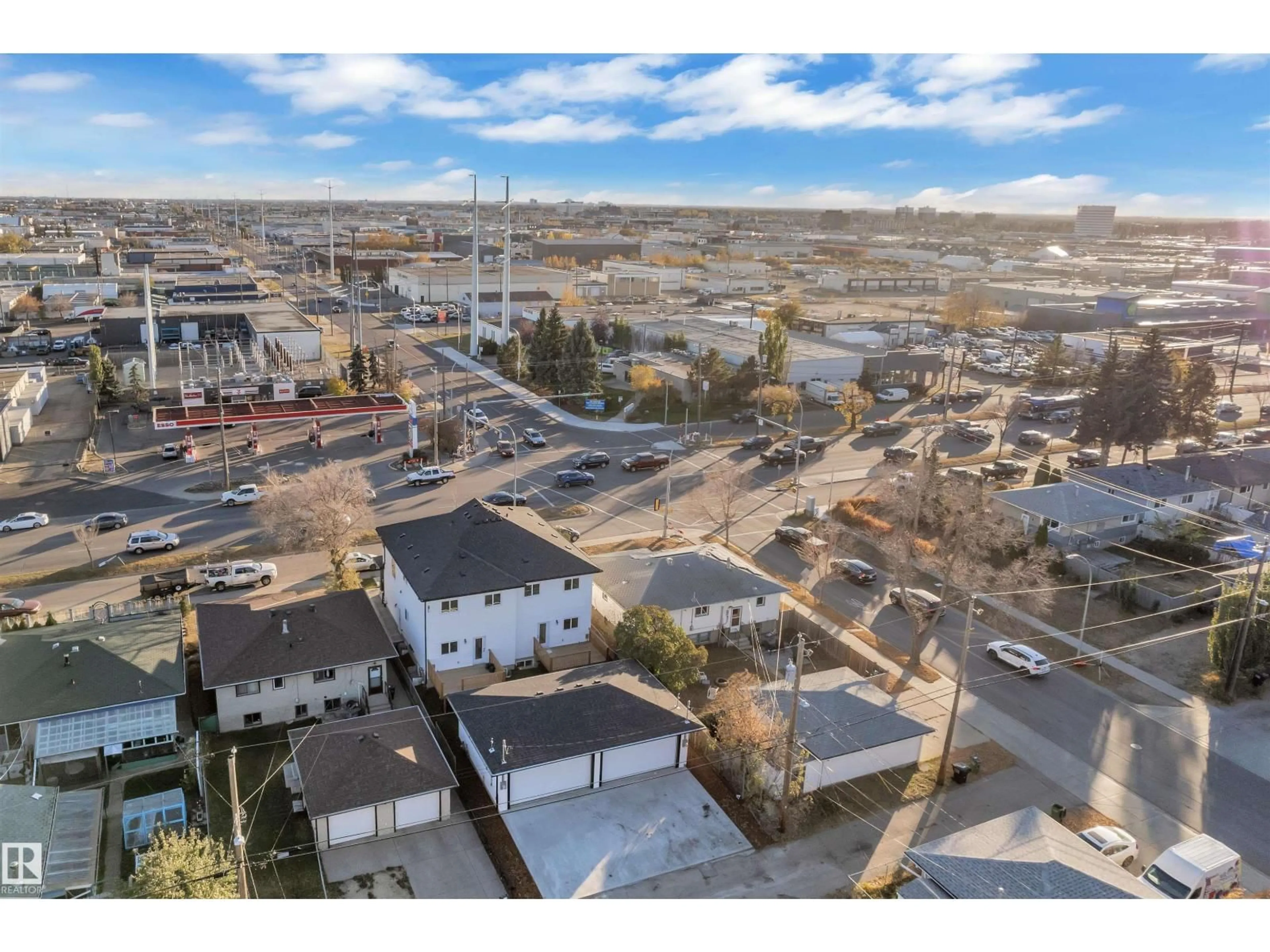 A pic from outside/outdoor area/front of a property/back of a property/a pic from drone, city buildings view from balcony for 9652 63 AVE, Edmonton Alberta T6E0G5