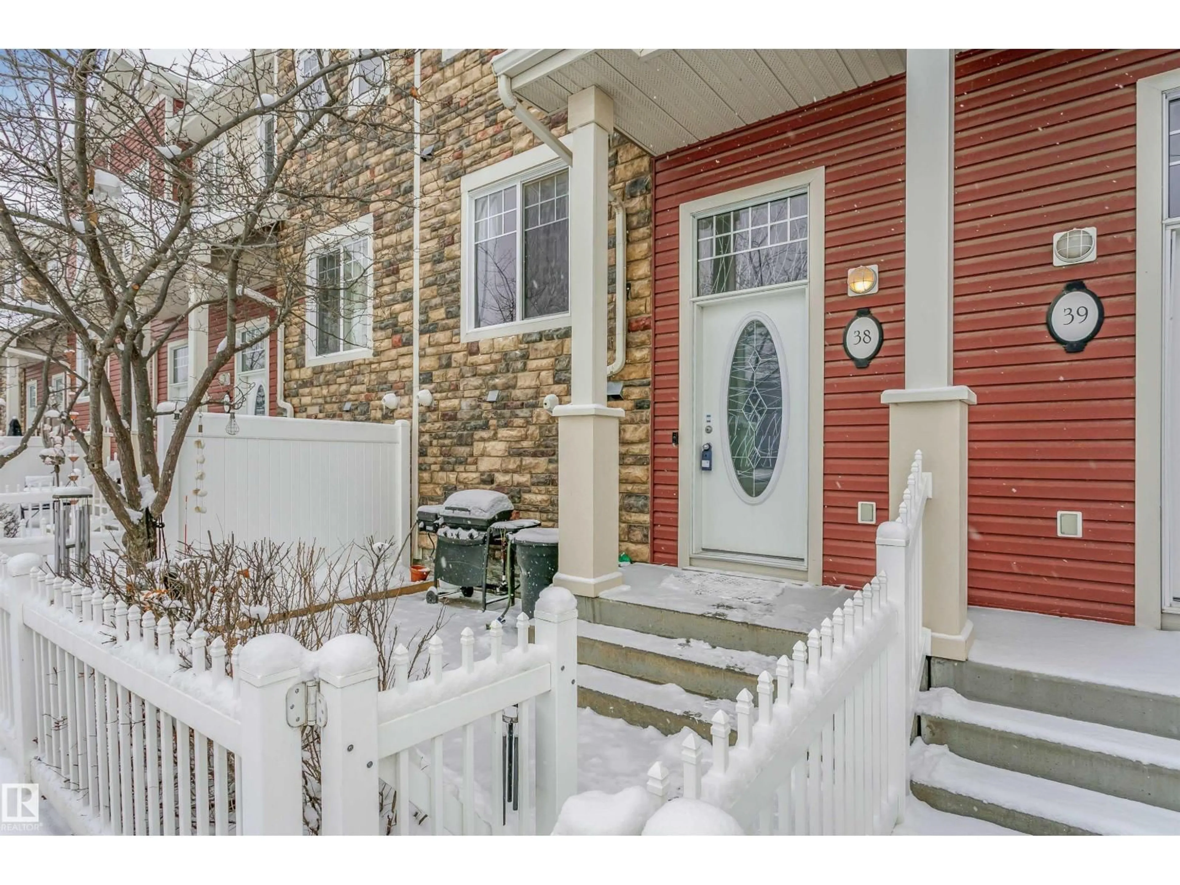 Indoor entryway for 460 - 38 HEMINGWY RD, Edmonton Alberta T6M0M5