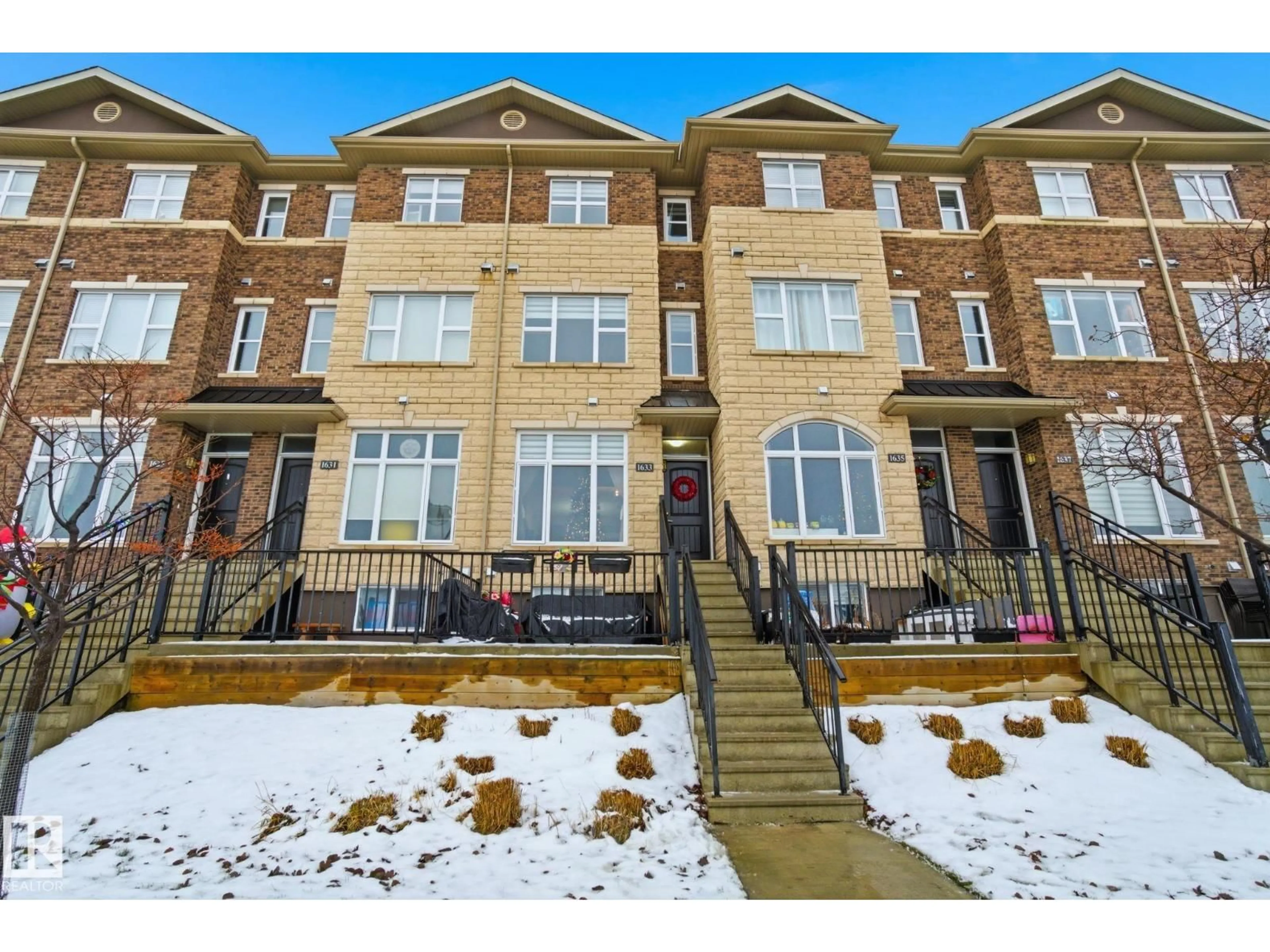 A pic from outside/outdoor area/front of a property/back of a property/a pic from drone, unknown for 1633 CUNNINGHAM WY, Edmonton Alberta T6W0V8