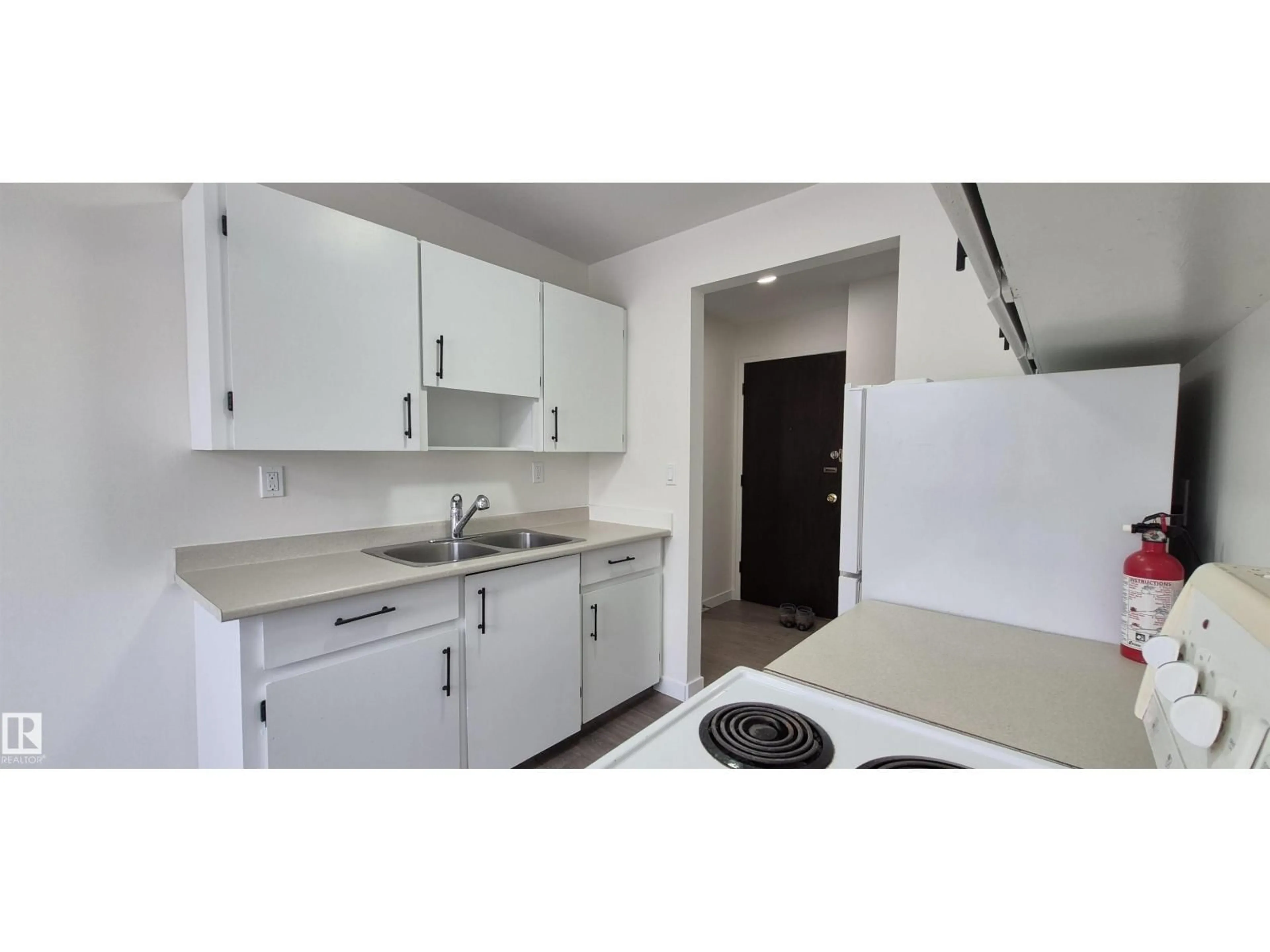 Standard kitchen, unknown for 201 - 11907 81 ST, Edmonton Alberta T5B2S7
