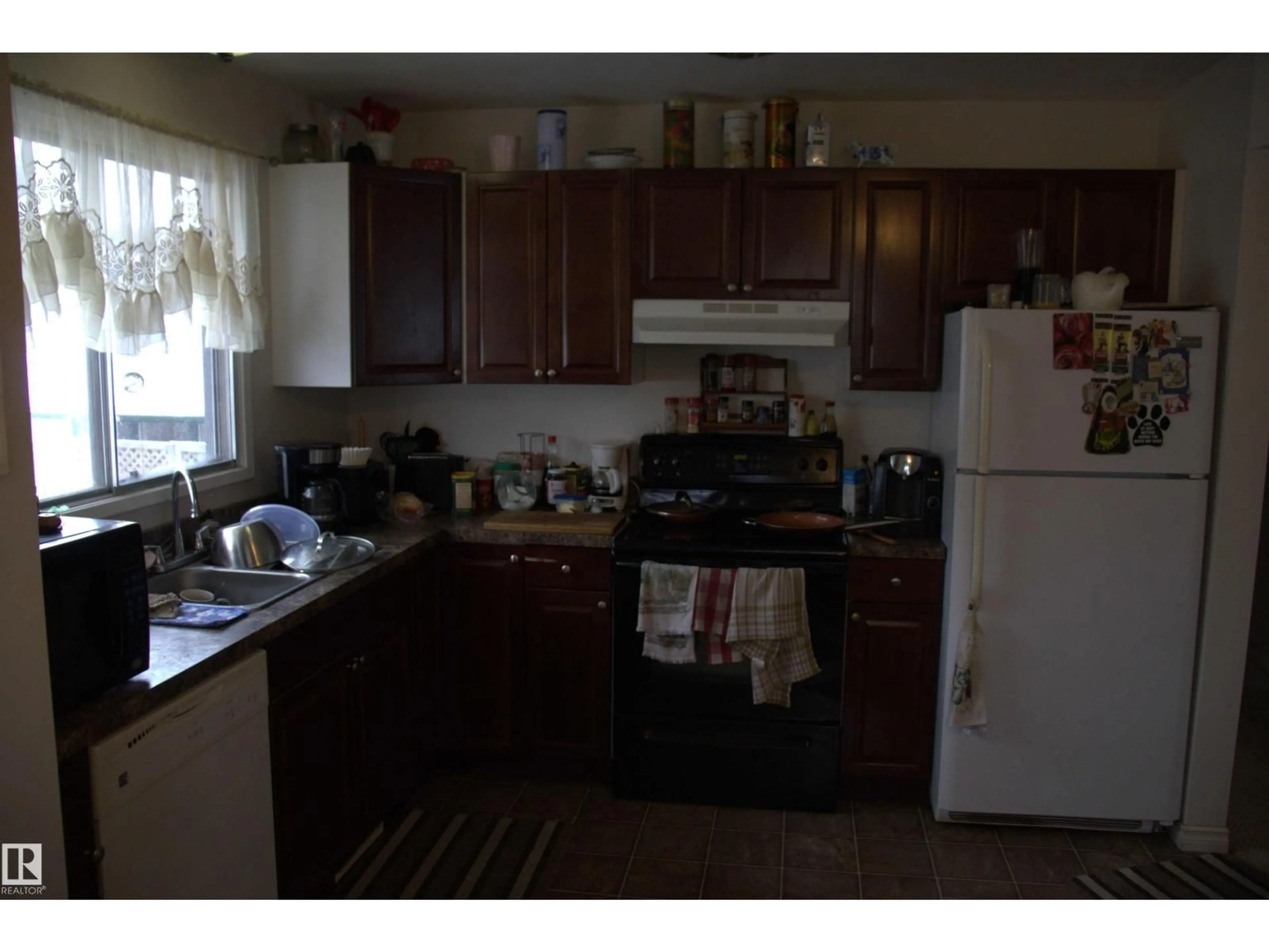 Standard kitchen, unknown for 4003 53A ST, Wetaskiwin Alberta T9A1R9