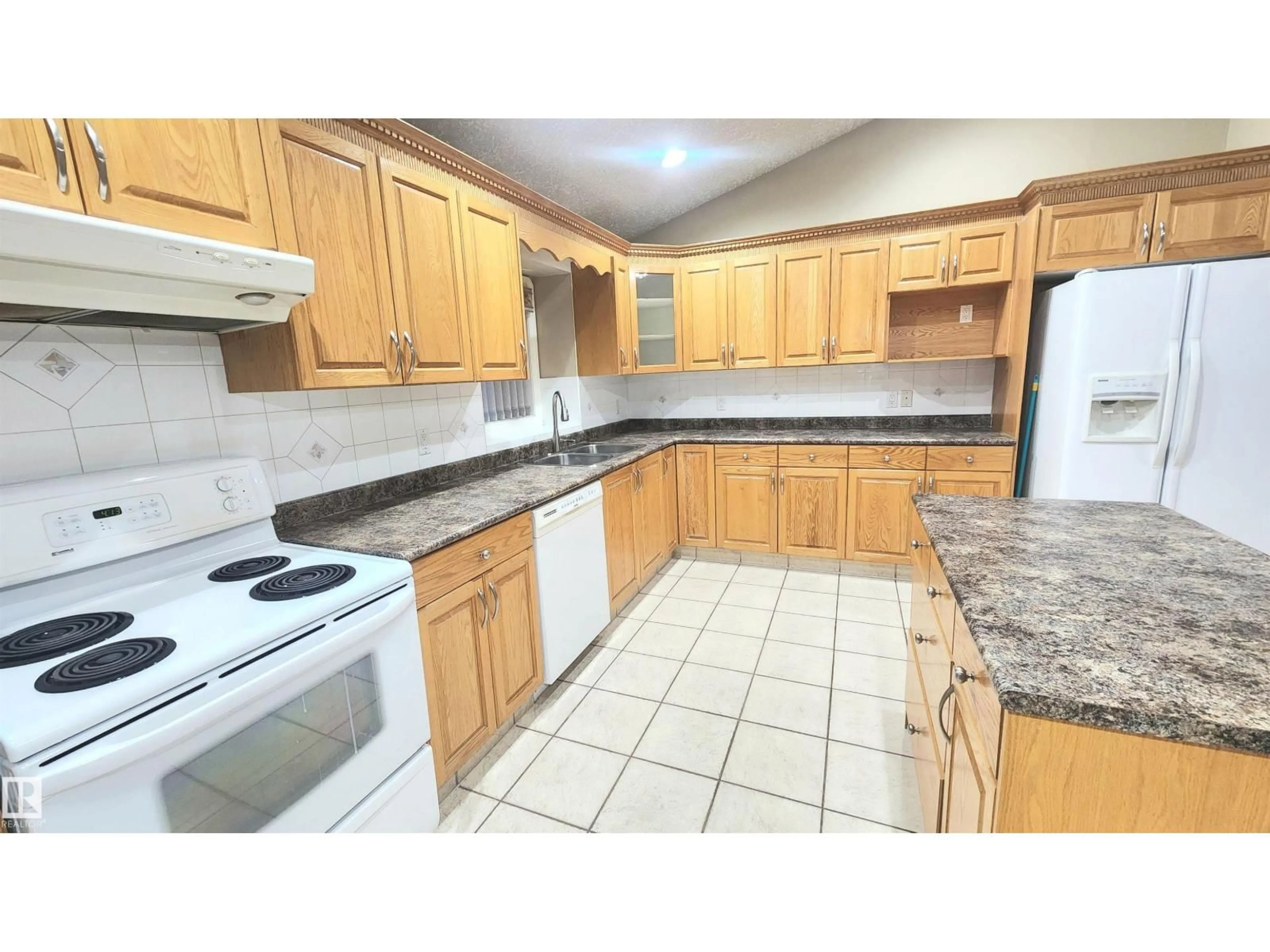 Standard kitchen, unknown for NW - 16432 88 ST, Edmonton Alberta T5Z3W9