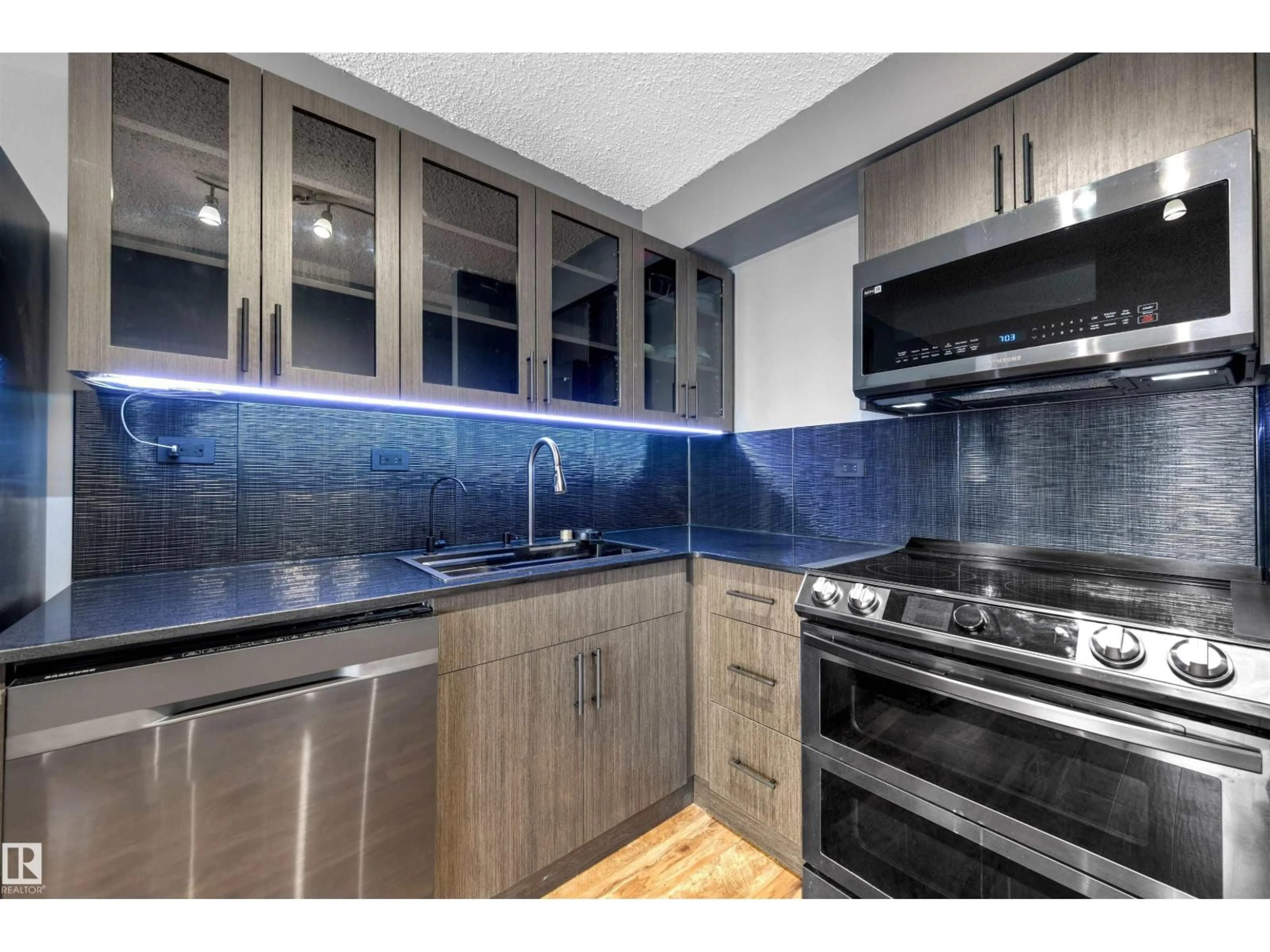 Standard kitchen, unknown for 10150 - 1702 117 ST, Edmonton Alberta T5K2J2