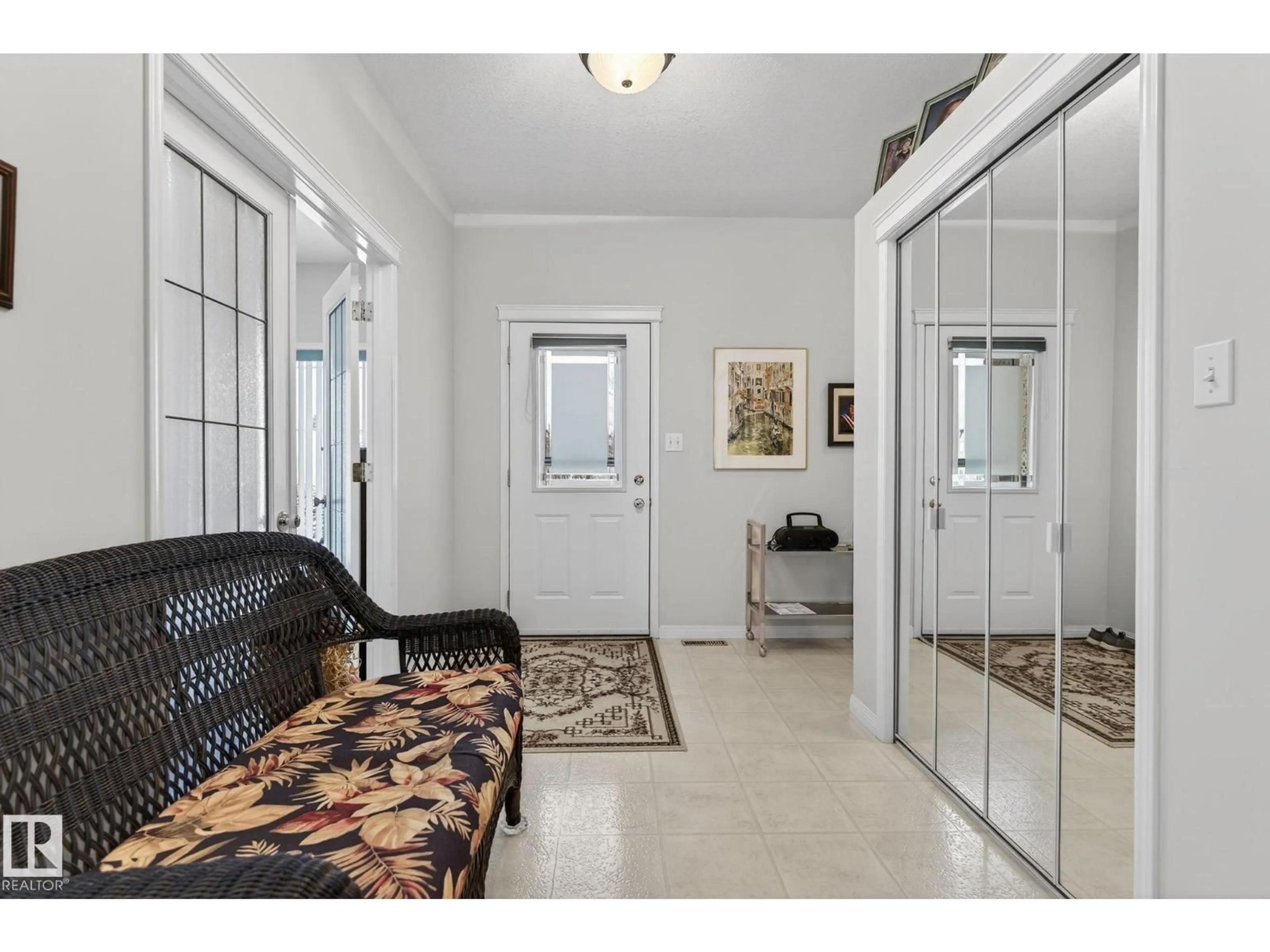 Indoor entryway for 25 LONGVIEW PL, Spruce Grove Alberta T7X3Y5