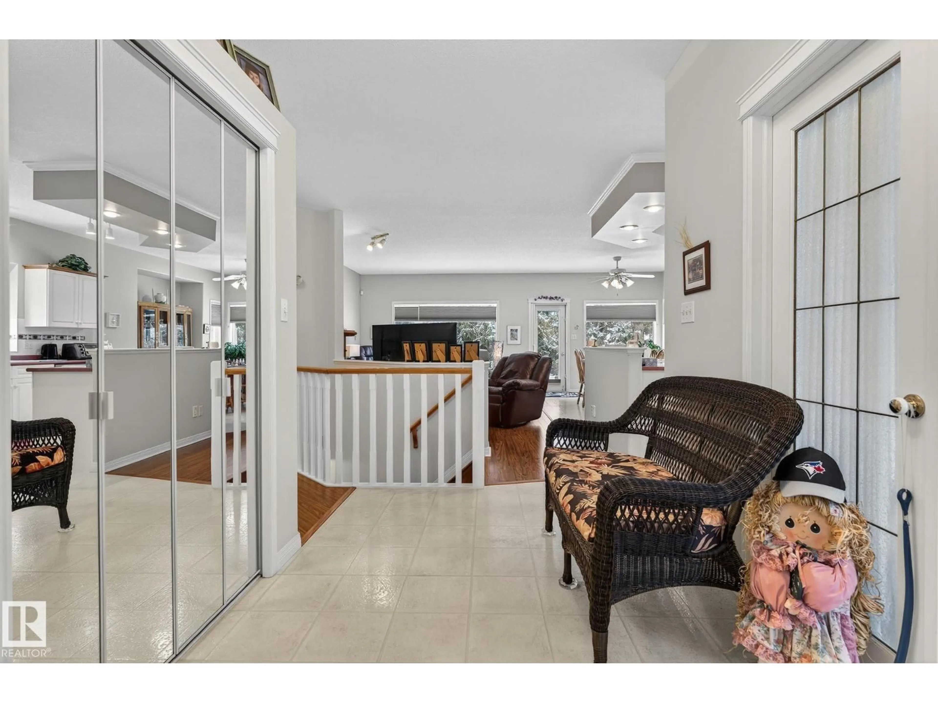 Indoor foyer for 25 LONGVIEW PL, Spruce Grove Alberta T7X3Y5