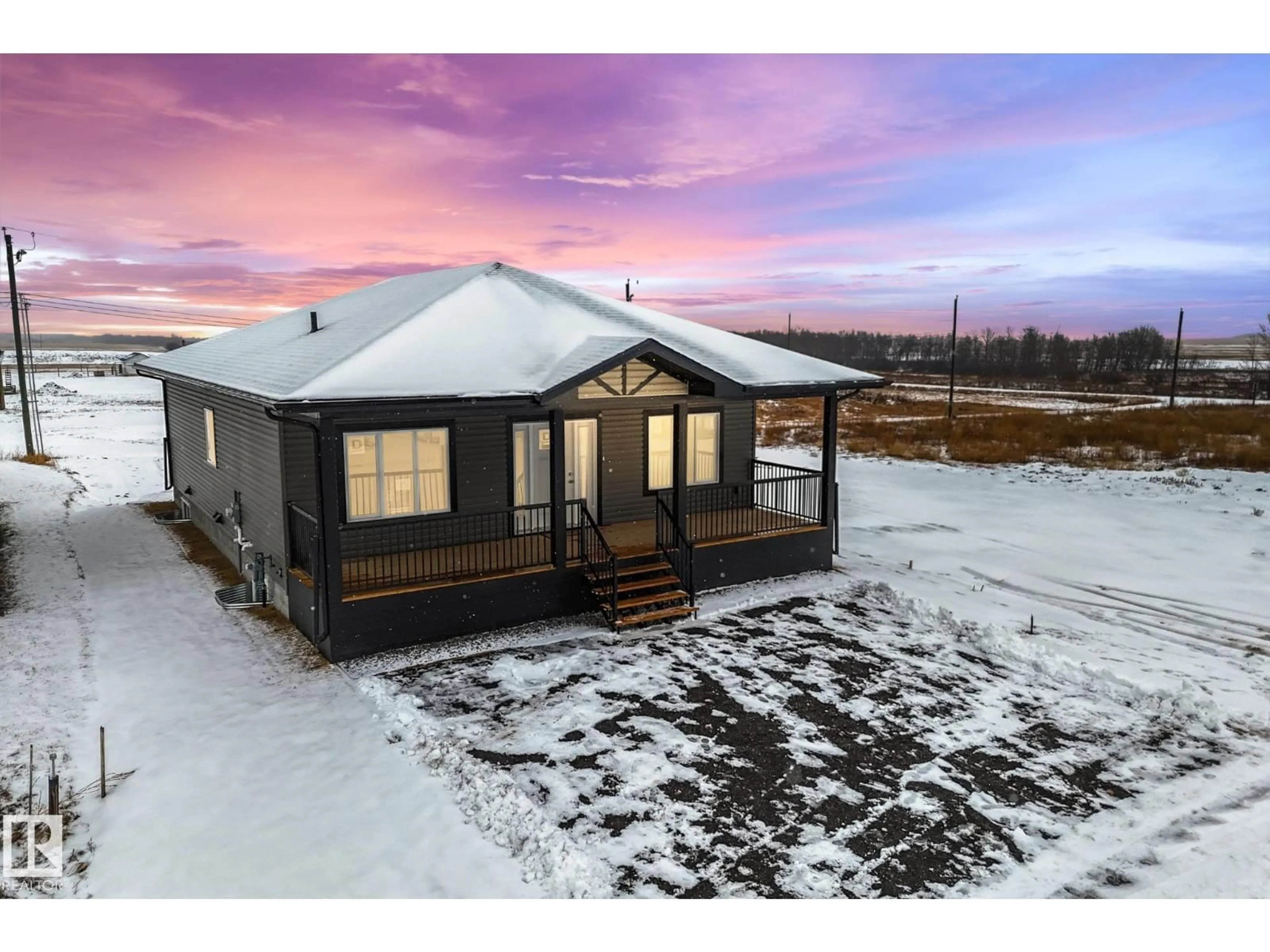 A pic from outside/outdoor area/front of a property/back of a property/a pic from drone, building for 114 ALBERTA ST, Kingman Alberta T0B2M0