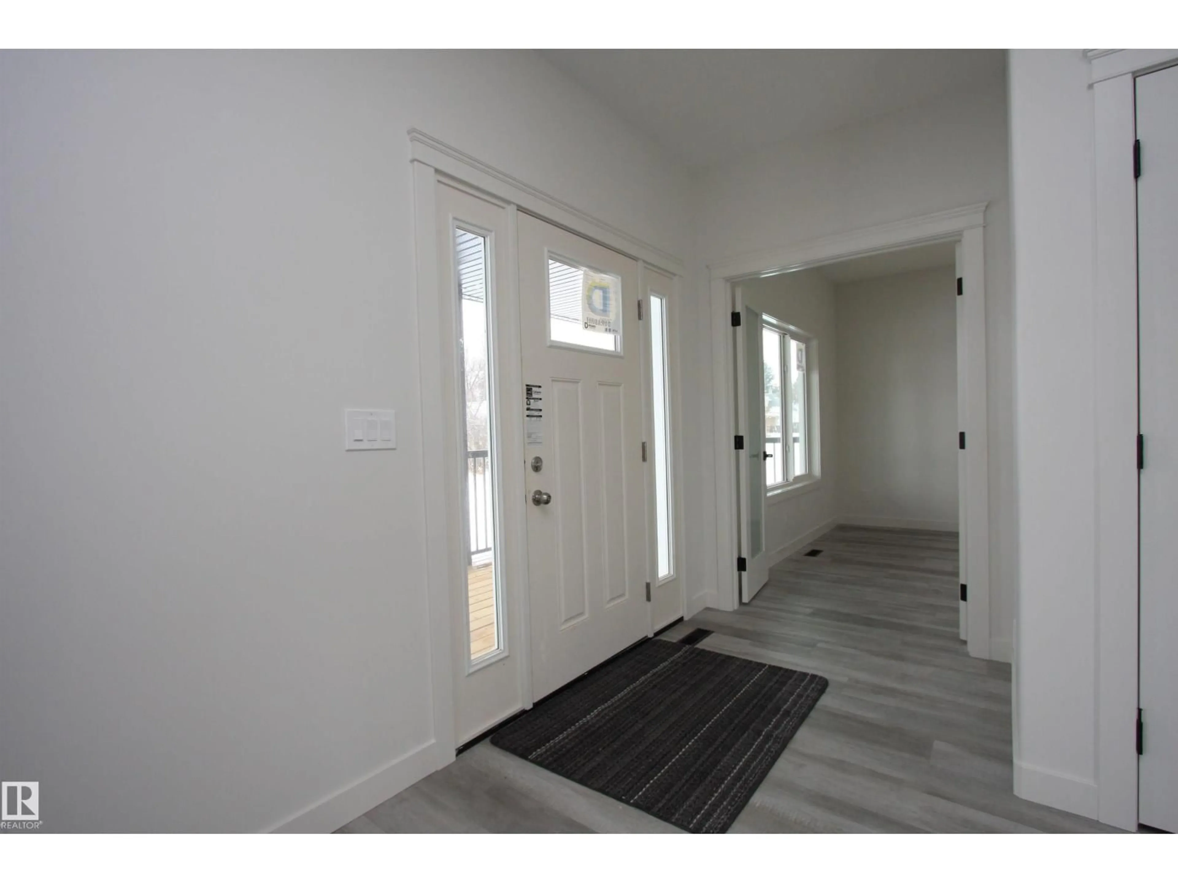 Indoor entryway for 114 ALBERTA ST, Kingman Alberta T0B2M0