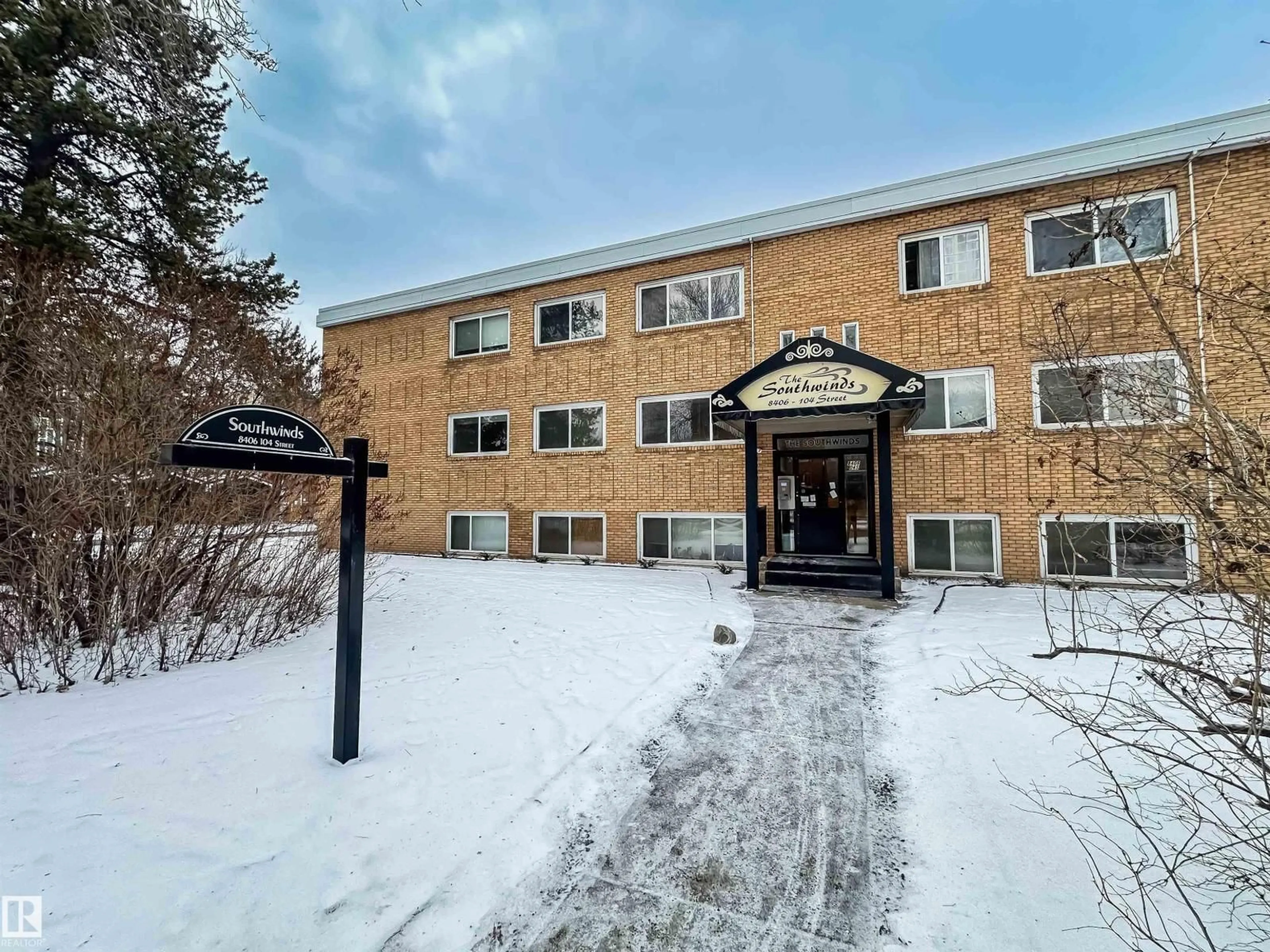 Indoor foyer for #3 - 8406 104 ST, Edmonton Alberta T6E4G2