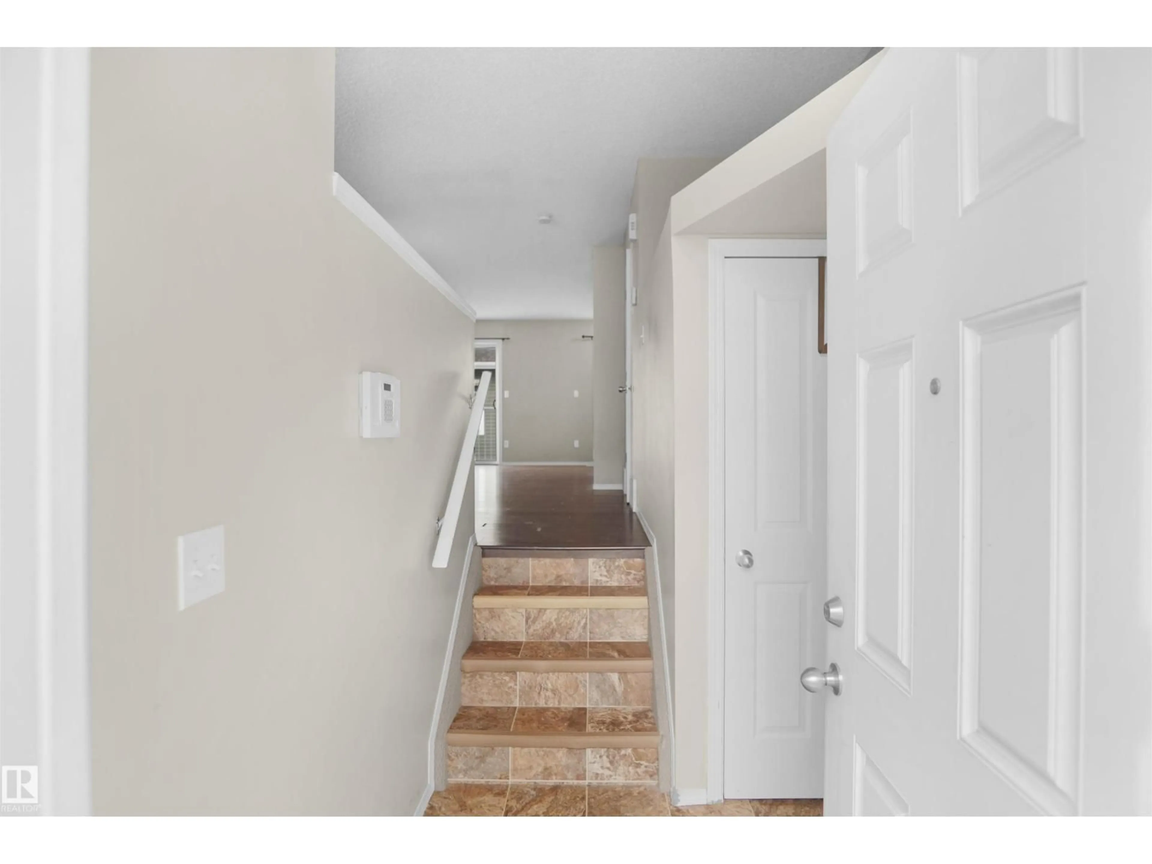 Indoor entryway for #41 - 5604 199 ST, Edmonton Alberta T6M2Z9