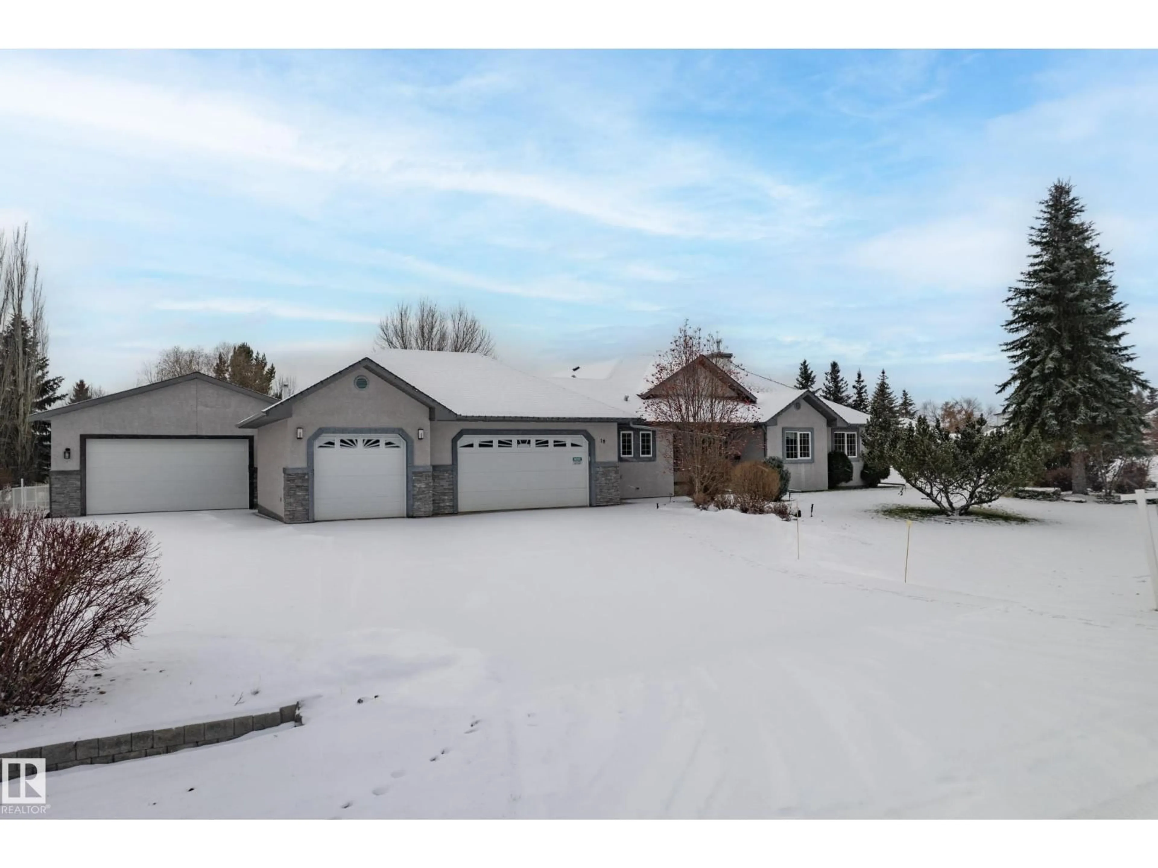 A pic from outside/outdoor area/front of a property/back of a property/a pic from drone, street for 19 COUNTRY LN, Stony Plain Alberta T7Z2L1