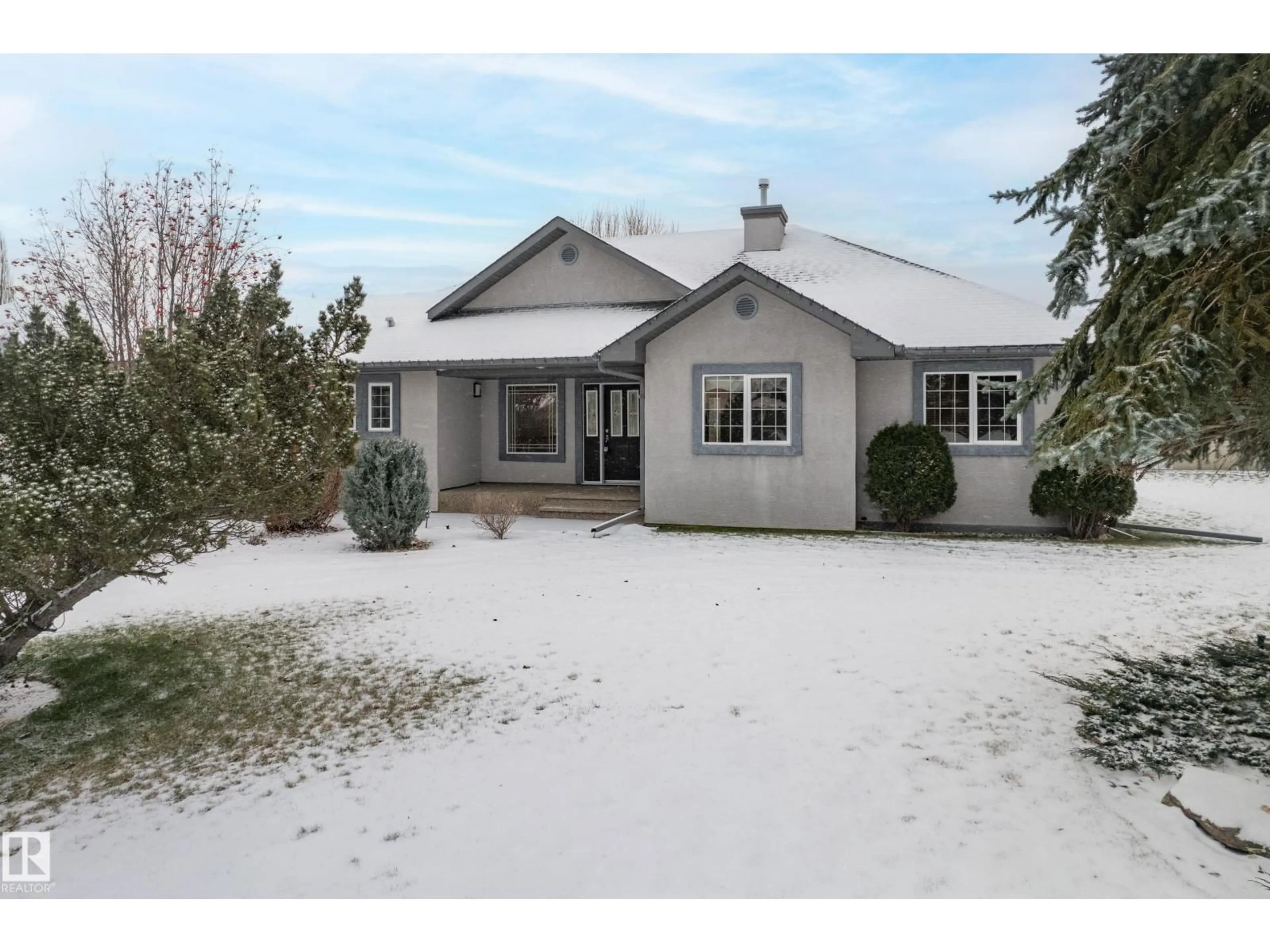 A pic from outside/outdoor area/front of a property/back of a property/a pic from drone, street for 19 COUNTRY LN, Stony Plain Alberta T7Z2L1