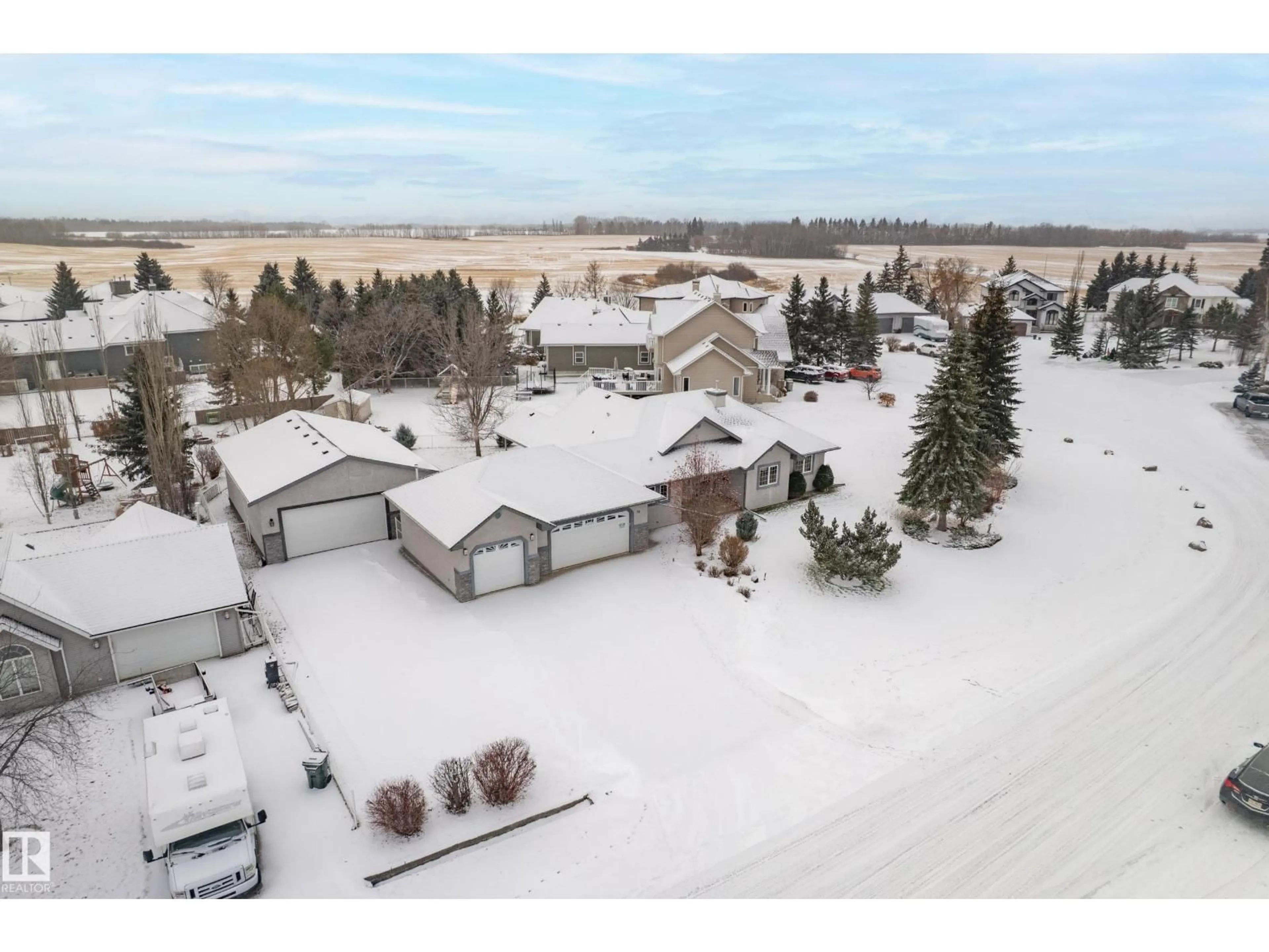 A pic from outside/outdoor area/front of a property/back of a property/a pic from drone, street for 19 COUNTRY LN, Stony Plain Alberta T7Z2L1