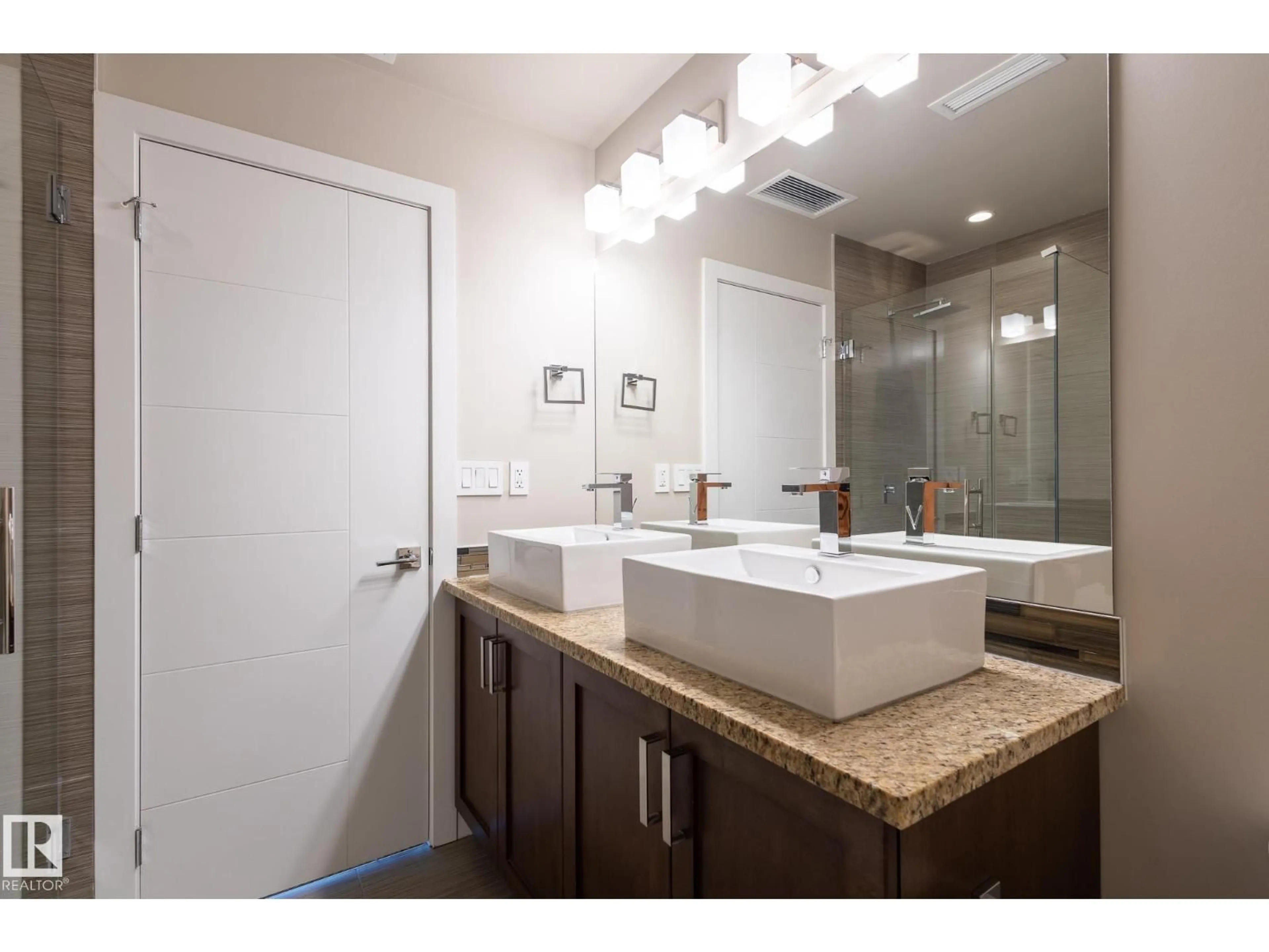 Standard bathroom, ceramic/tile floor for 10238 - 2501 103 ST, Edmonton Alberta T5J0G6