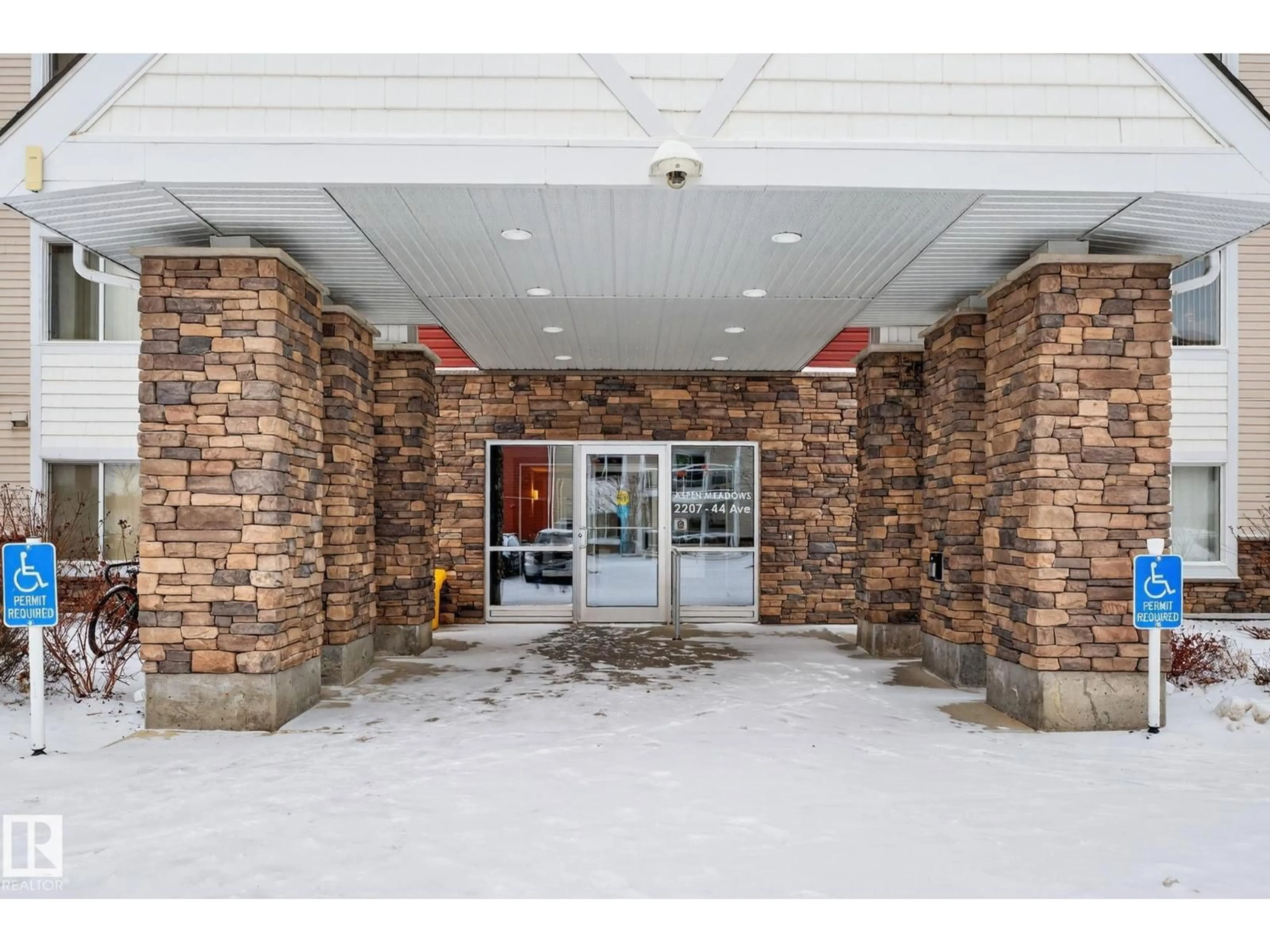 Indoor foyer for #104 - 2207 44 AV NW, Edmonton Alberta T6T0T2