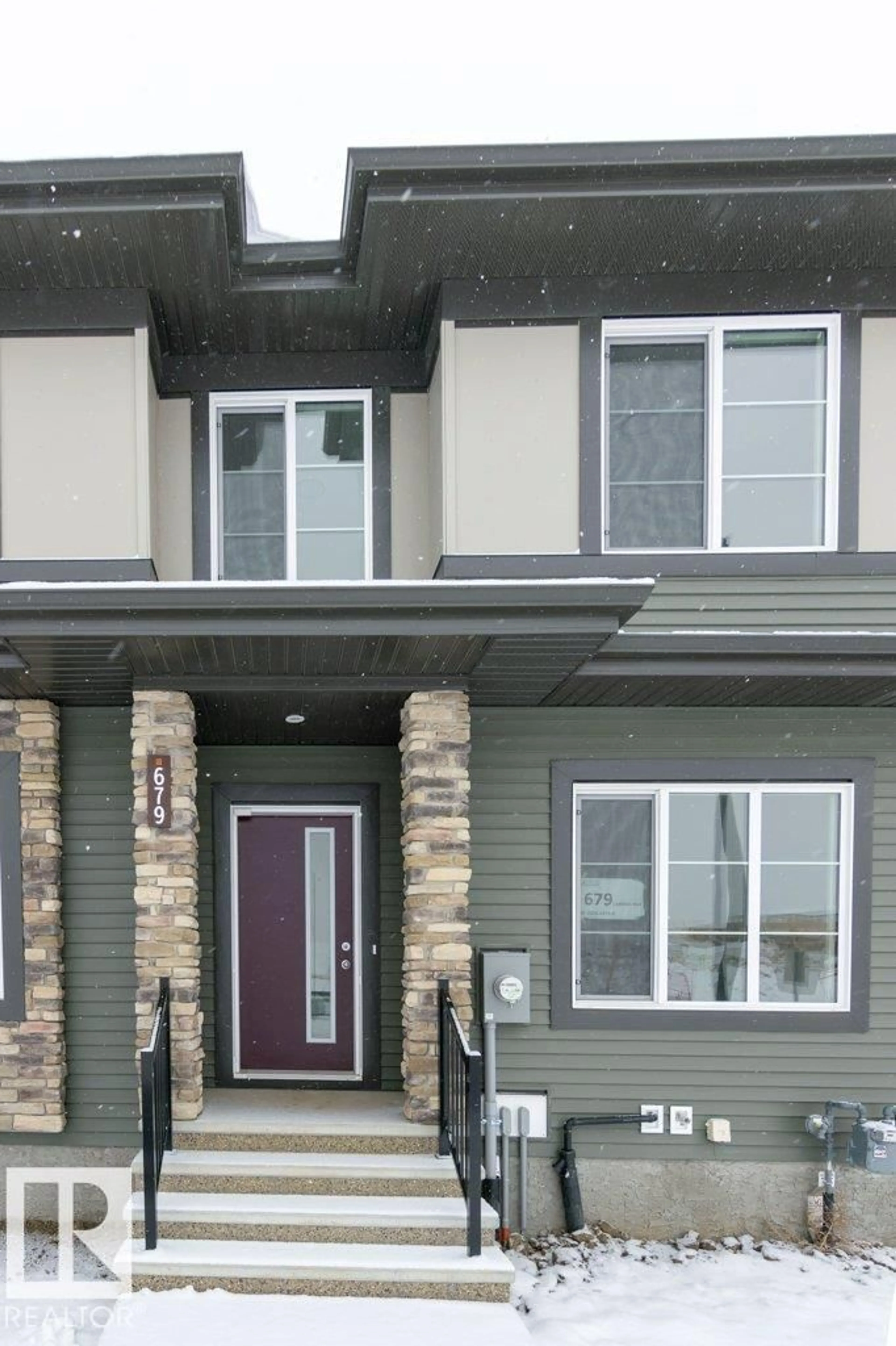 Home with vinyl exterior material, street for 679 CAMBRIAN BV, Sherwood Park Alberta T8H3B7