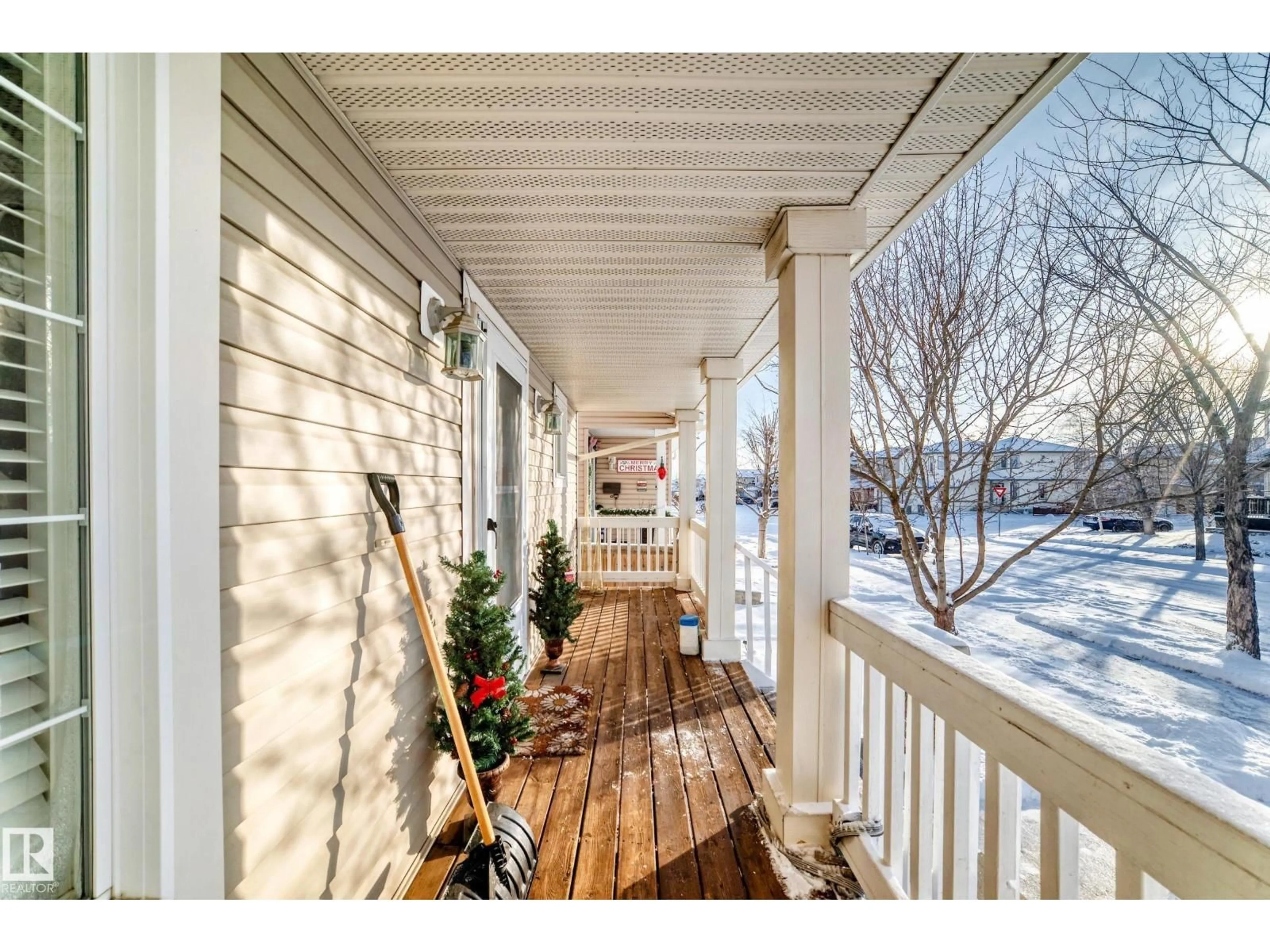 Indoor entryway for 4712 156 AV, Edmonton Alberta T5Y3L9
