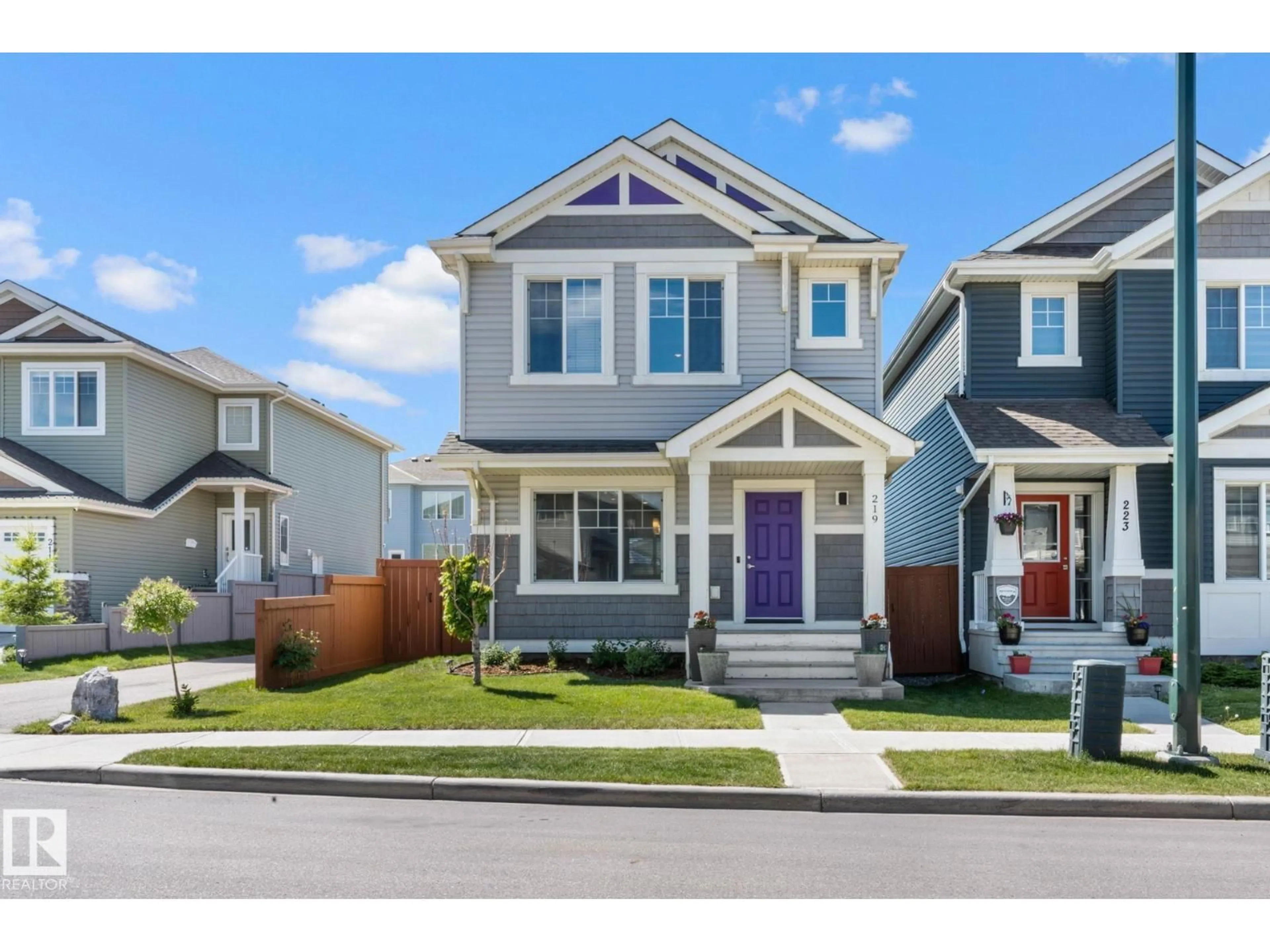 Home with vinyl exterior material, street for 219 42 AV, Edmonton Alberta T6T2C8