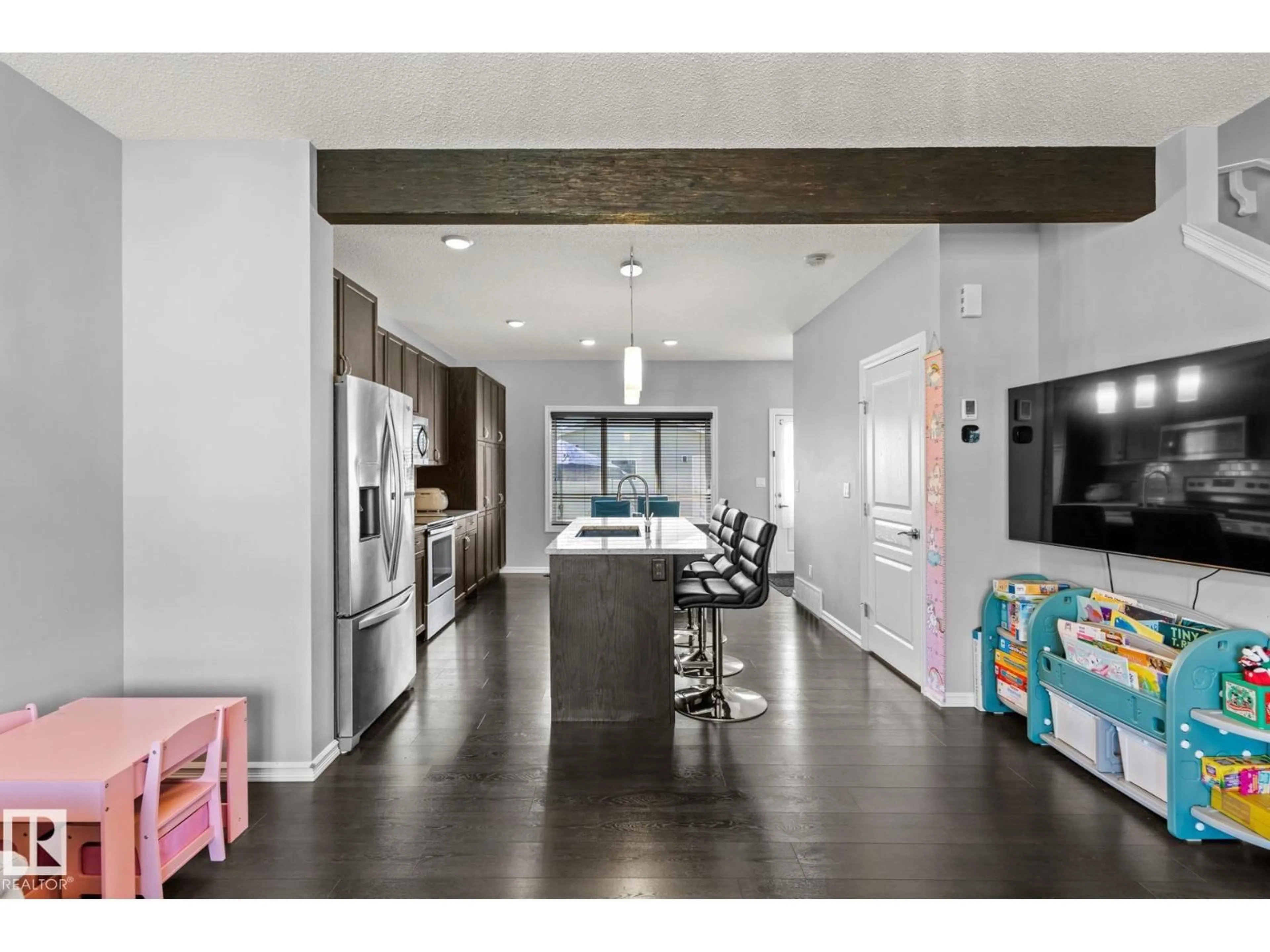 Open concept kitchen, unknown for 219 42 AV, Edmonton Alberta T6T2C8