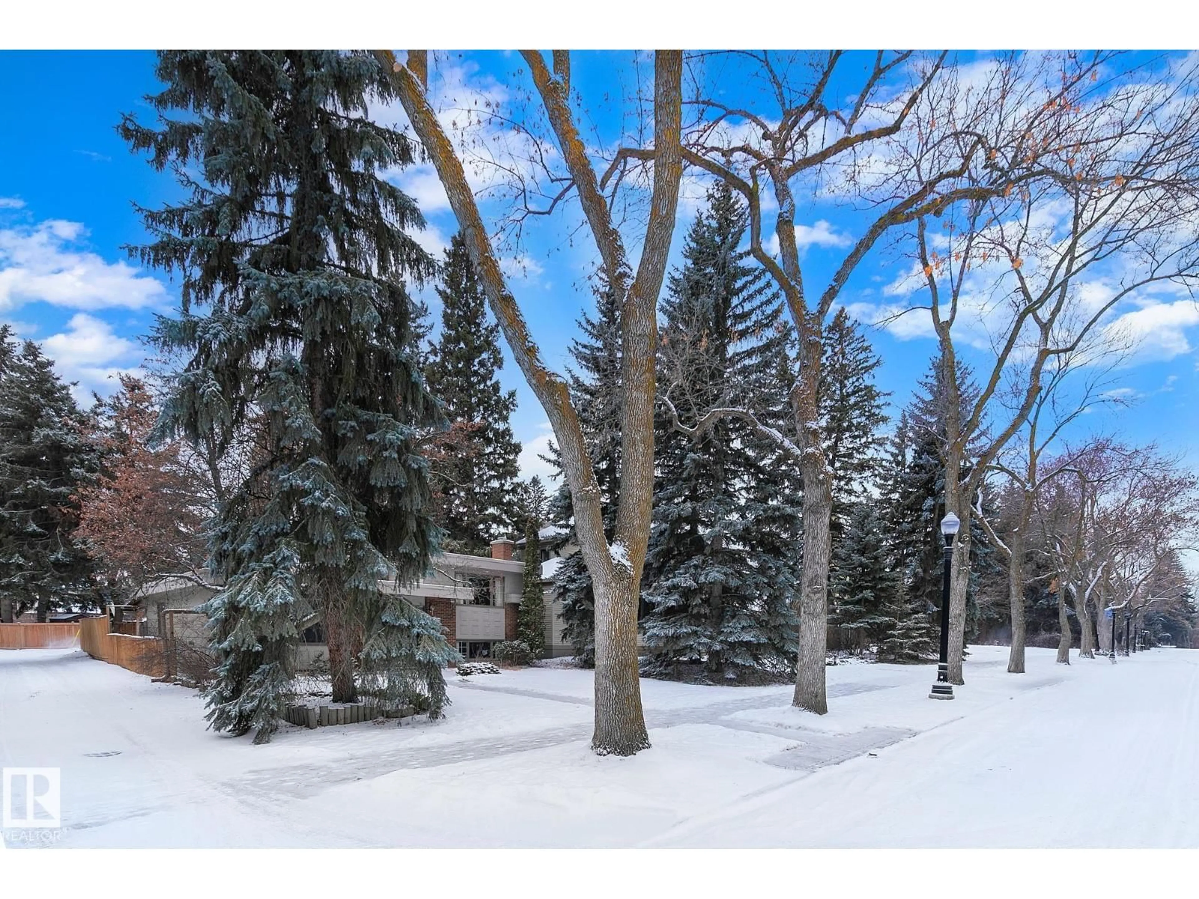 A pic from outside/outdoor area/front of a property/back of a property/a pic from drone, forest/trees view for 32 ST GEORGE'S CR, Edmonton Alberta T5N3M7