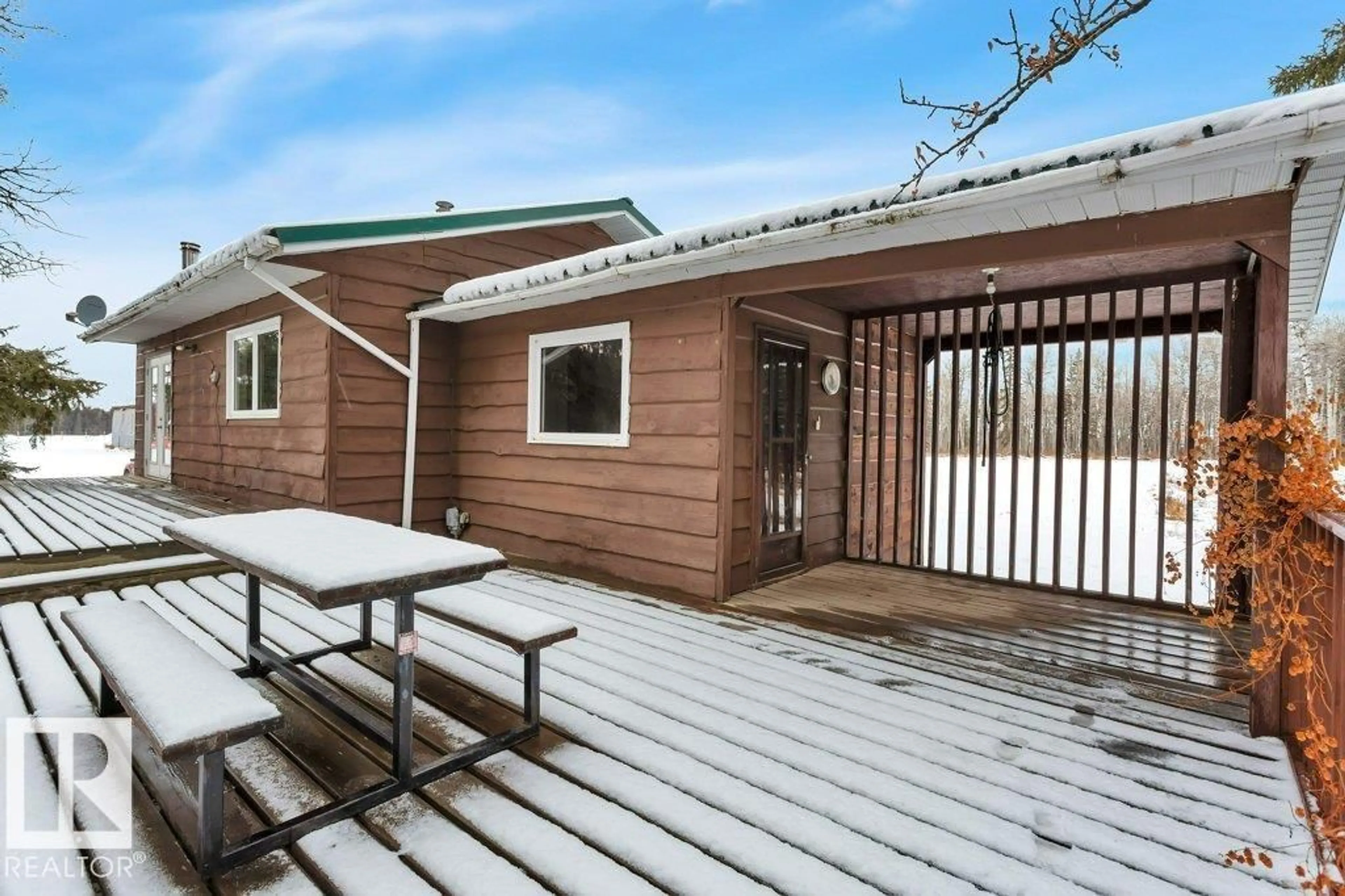 Patio, unknown for HI - 460051 HWY 20, Rural Wetaskiwin County Alberta T0C2X0