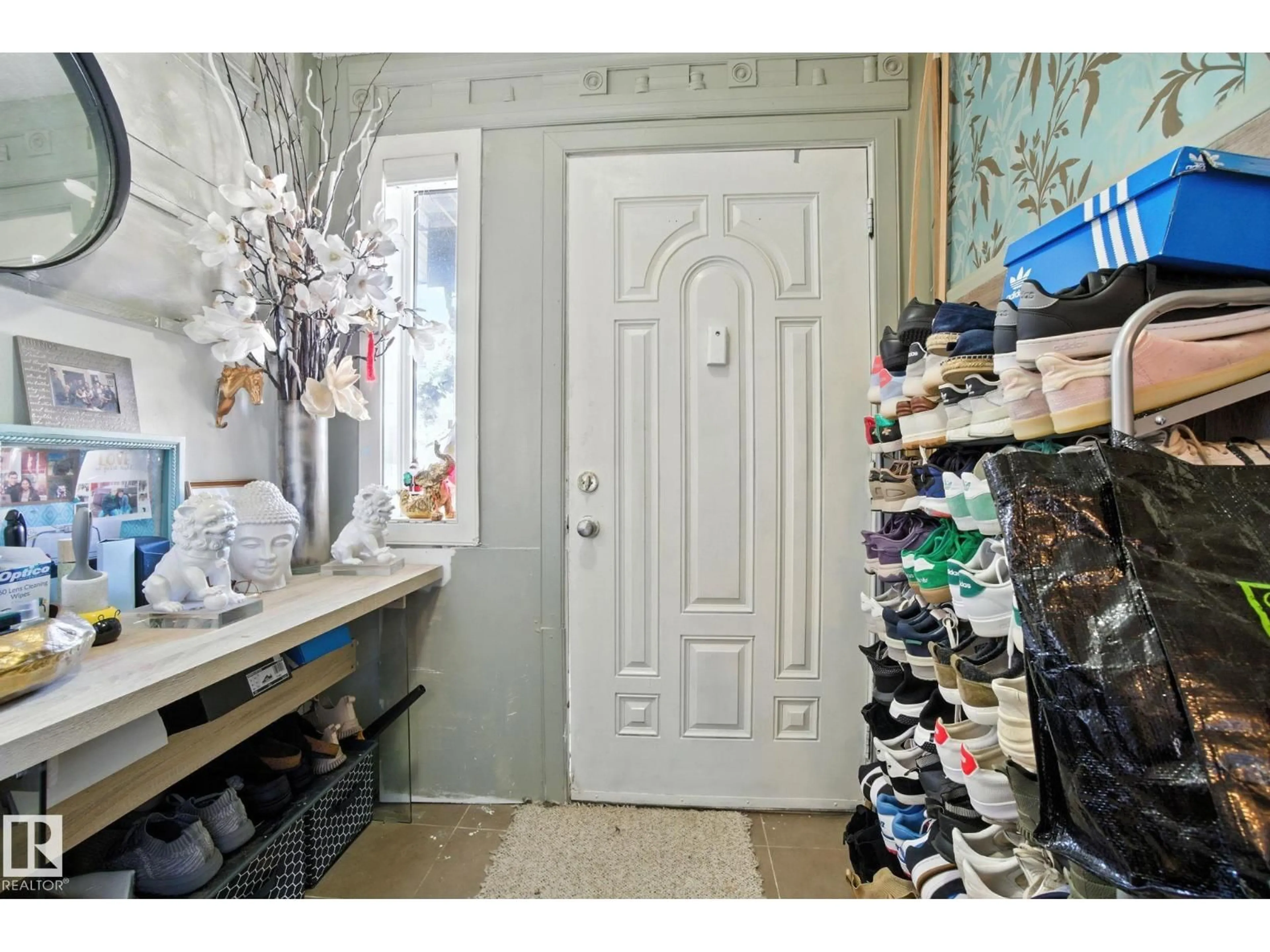 Unknown for 1820 34 AV, Edmonton Alberta T6T0N9