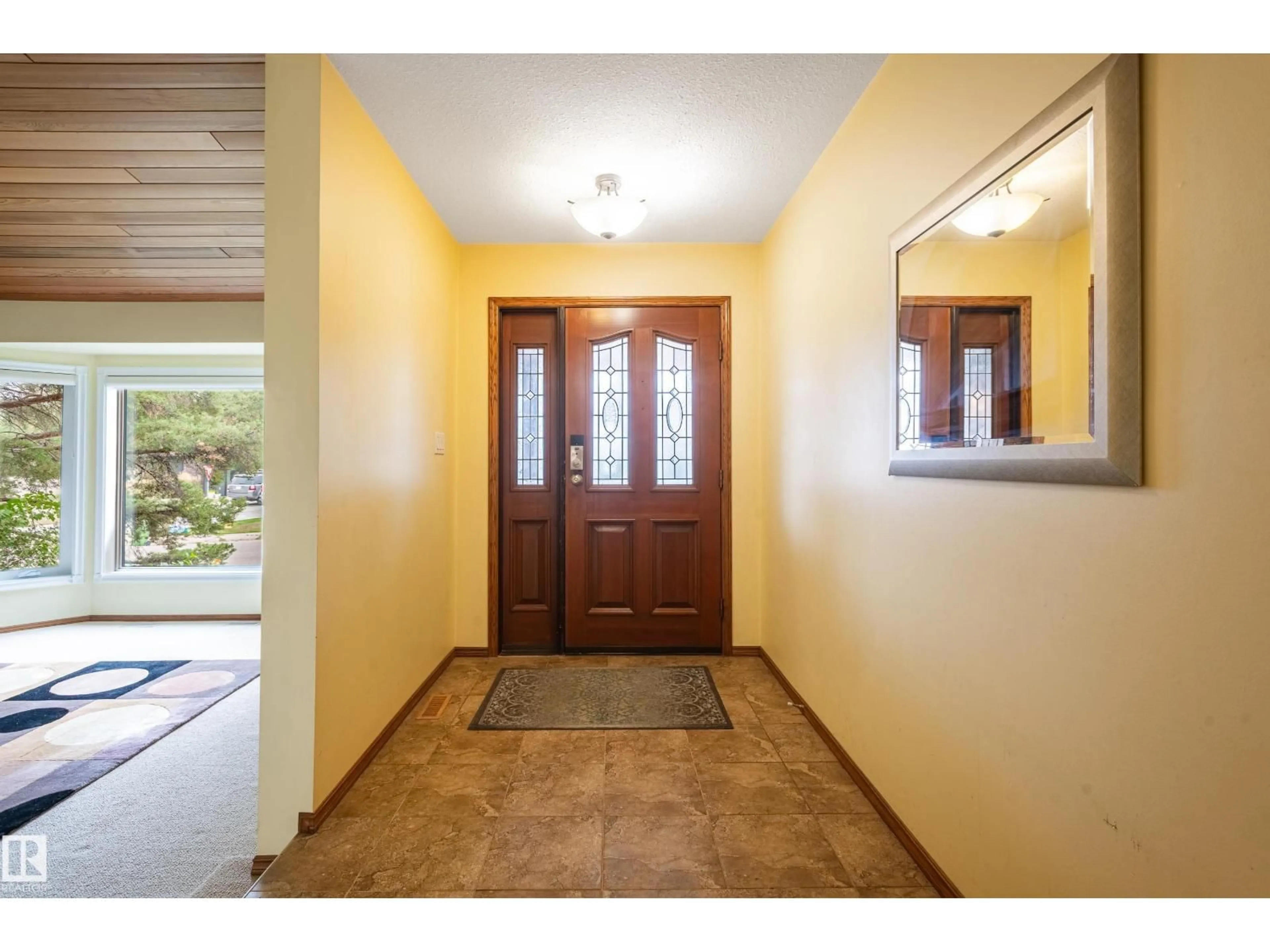 Indoor entryway for 103 WOLF WILLOW CR, Edmonton Alberta T5T1T1