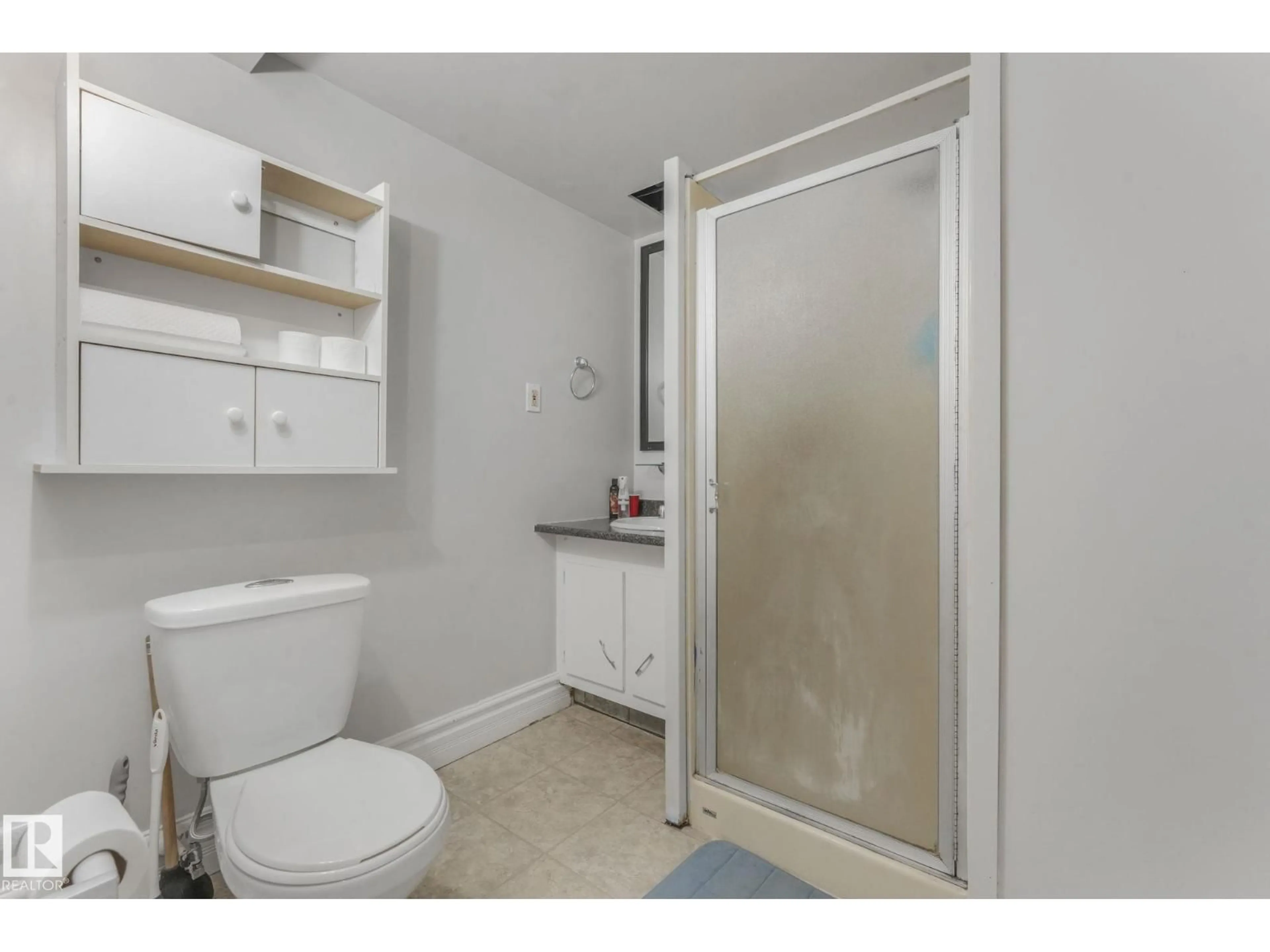 Standard bathroom, unknown for 17 STARLING DR, Sherwood Park Alberta T8A0A6