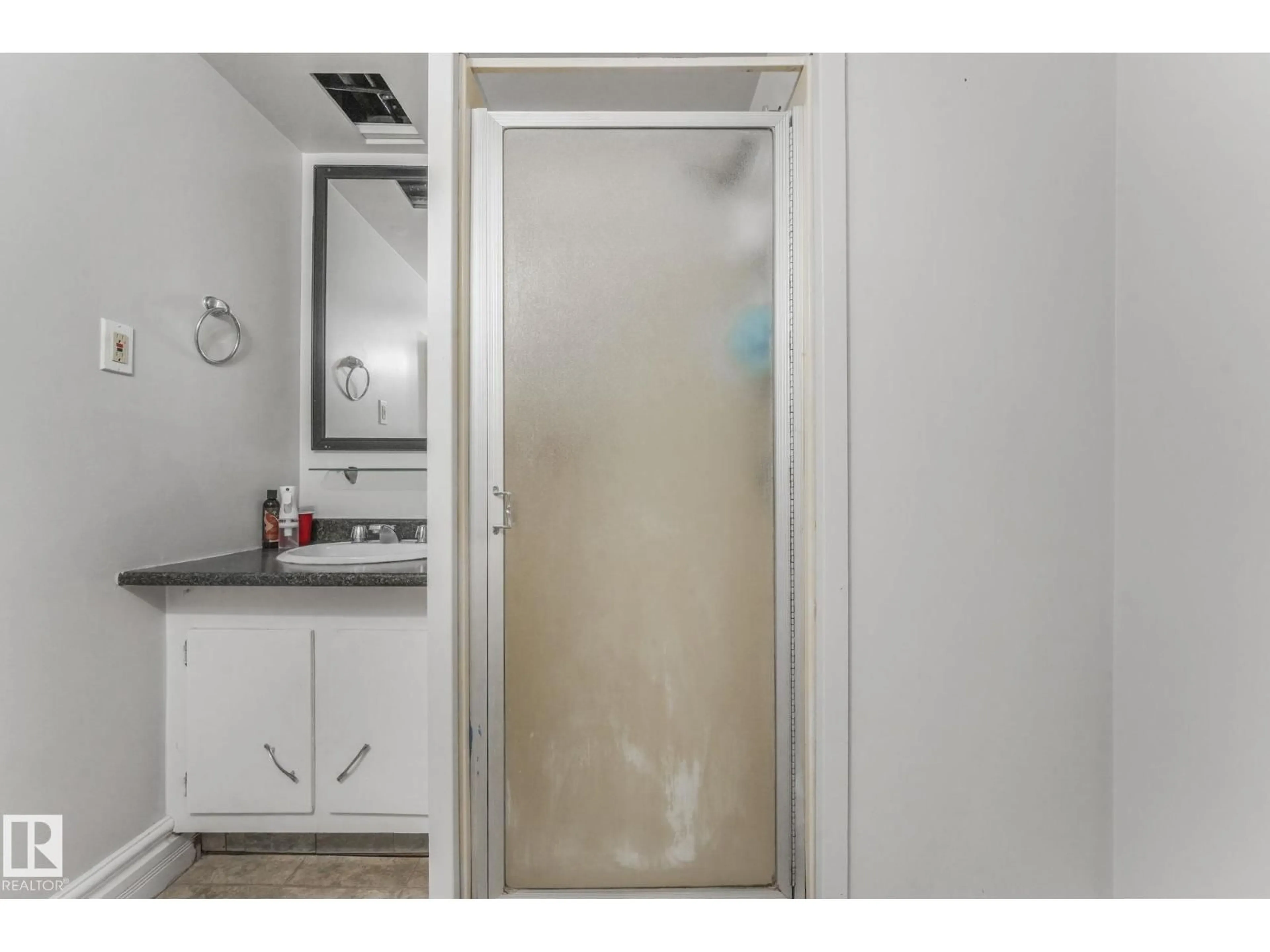 Standard bathroom, floor is not visible for 17 STARLING DR, Sherwood Park Alberta T8A0A6