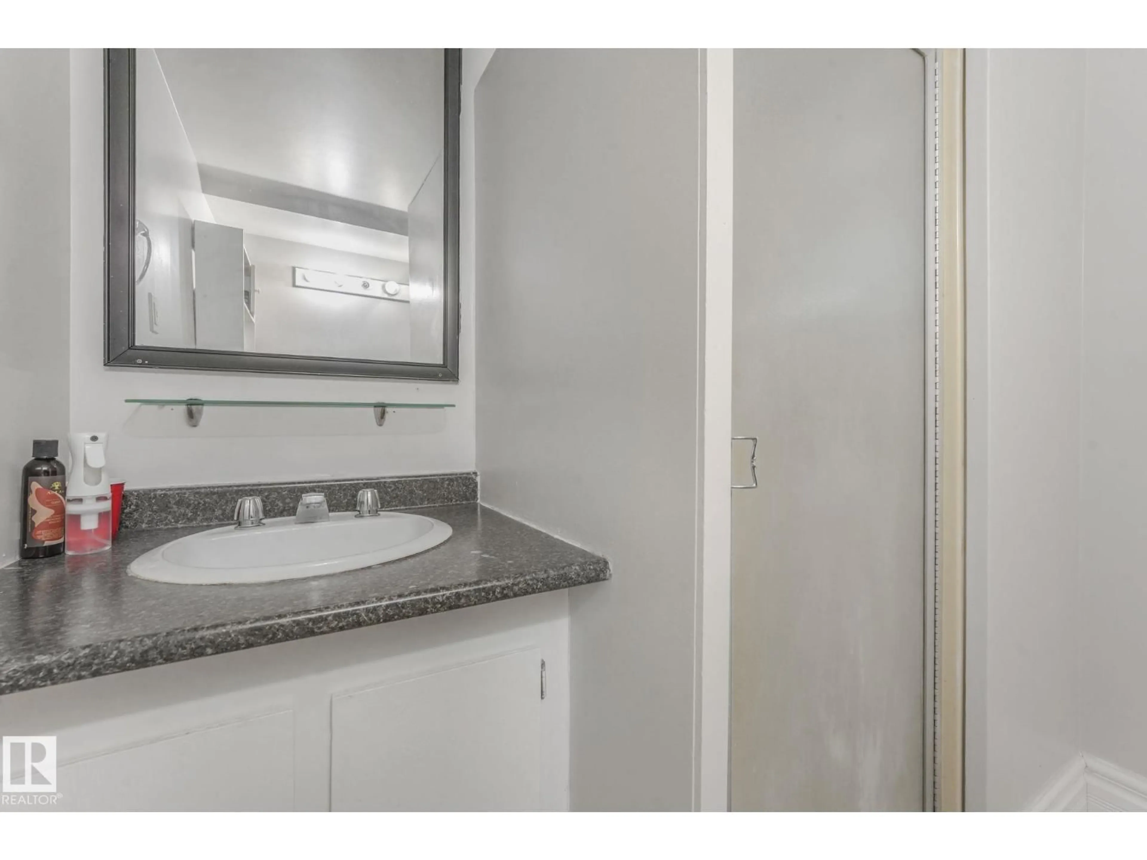Standard bathroom, unknown for 17 STARLING DR, Sherwood Park Alberta T8A0A6