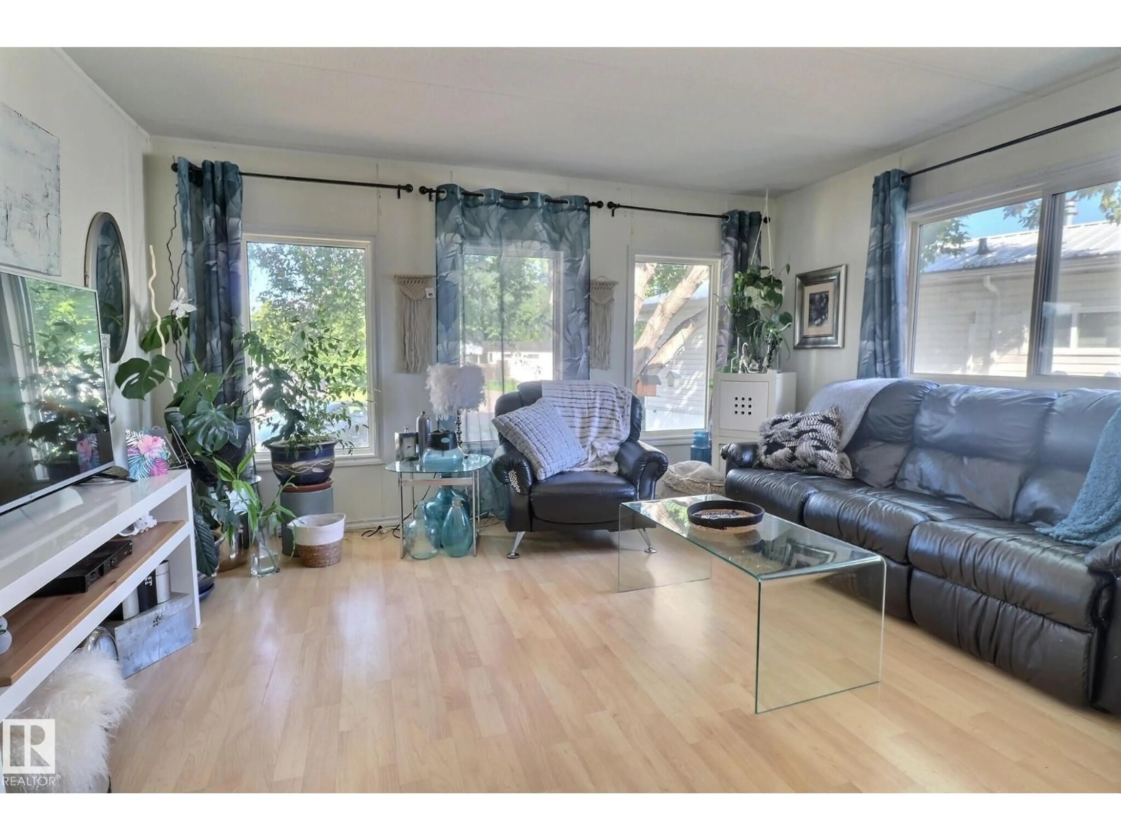 Living room with furniture, wood/laminate floor for 289 JUNIPER CR, Edmonton Alberta T5Y6L6