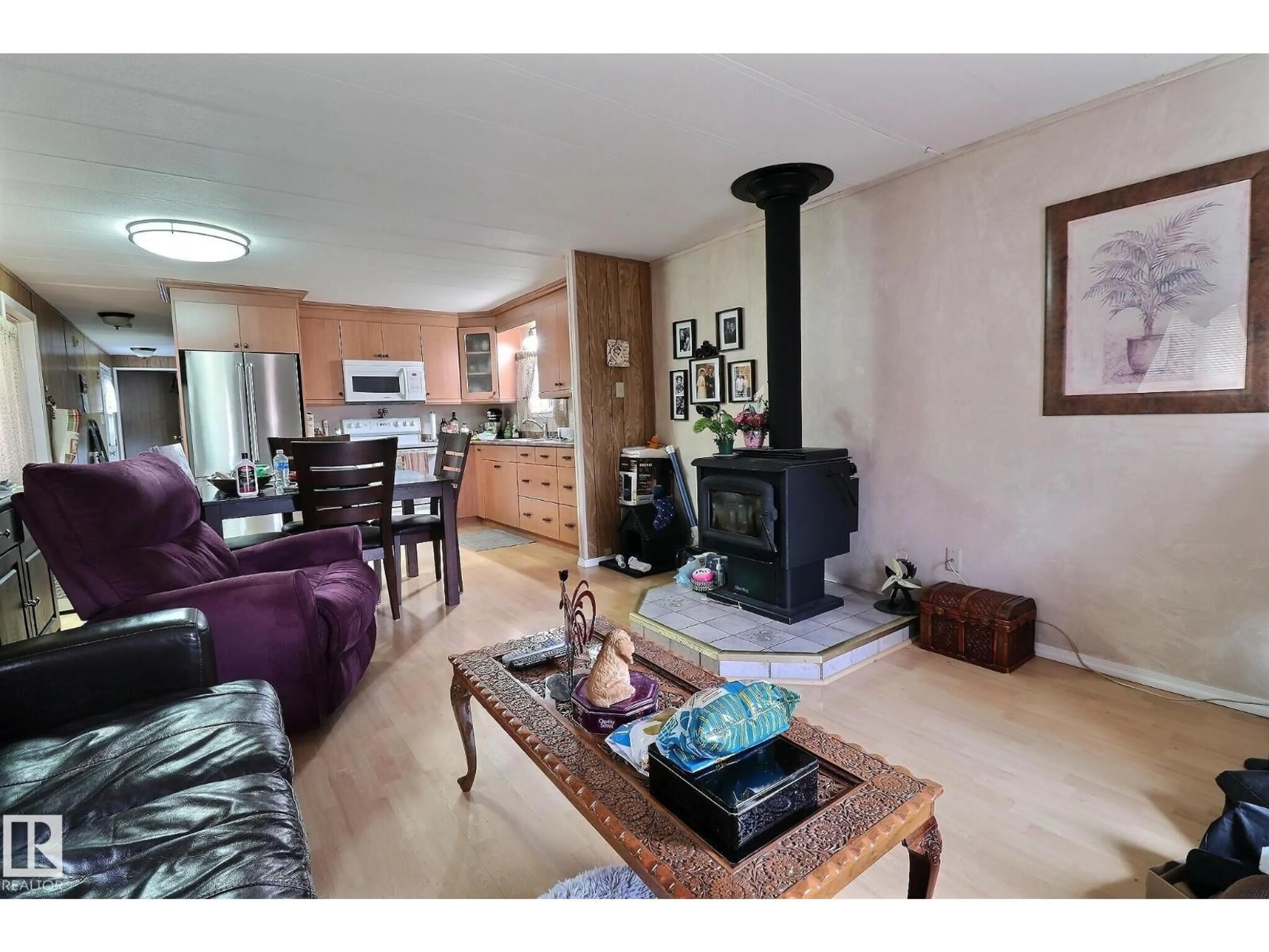 Living room with furniture, unknown for 290 JUNIPER CR, Edmonton Alberta T5Y6L6