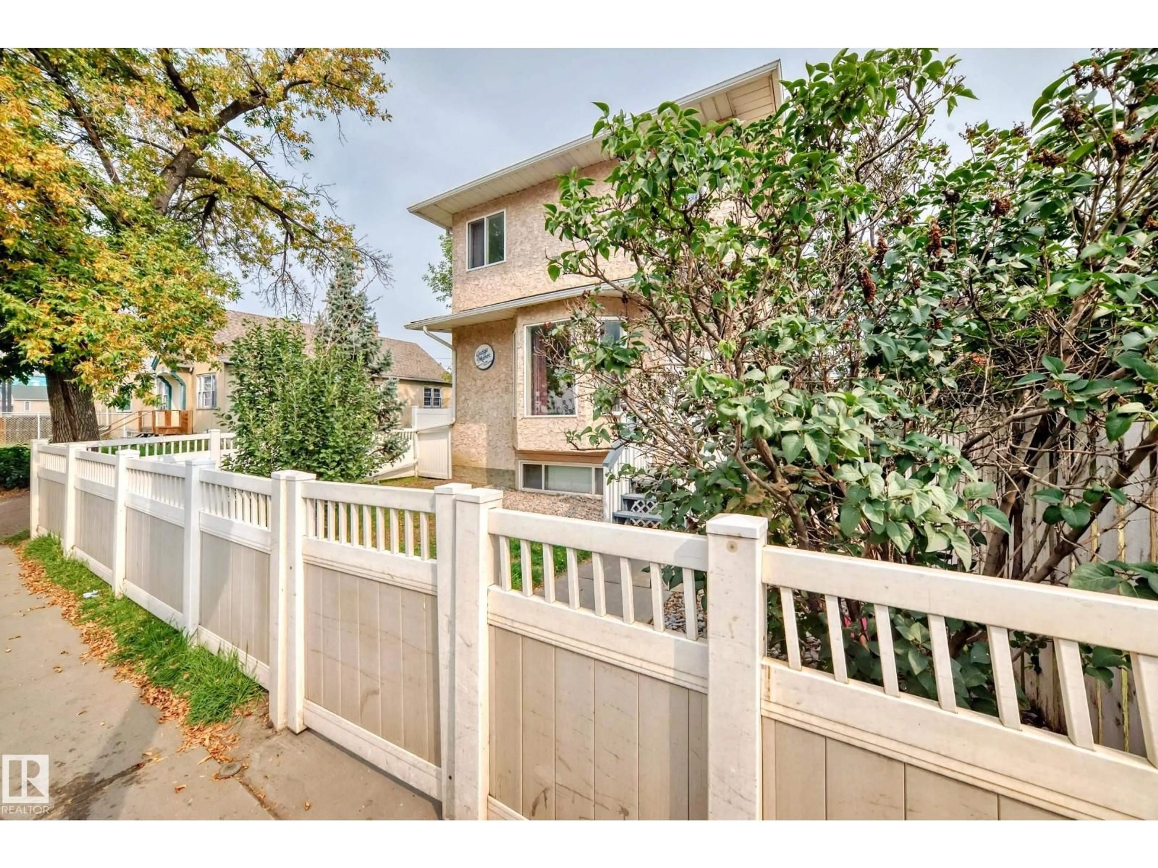 Unknown for A - 10711 95 ST, Edmonton Alberta T5H2C8