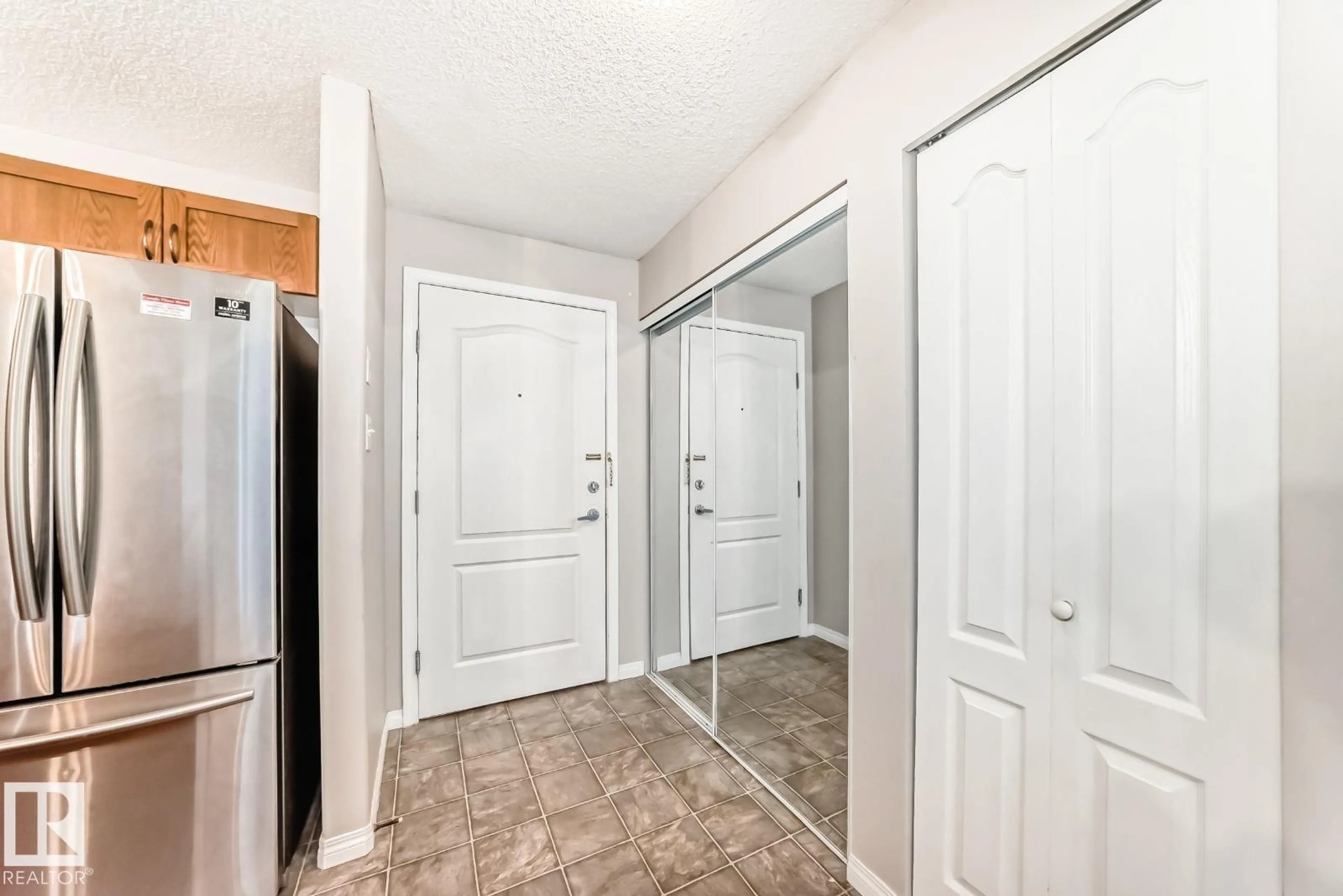 Indoor entryway for 9363 - 1132 SIMPSON DR, Edmonton Alberta T6R0N2