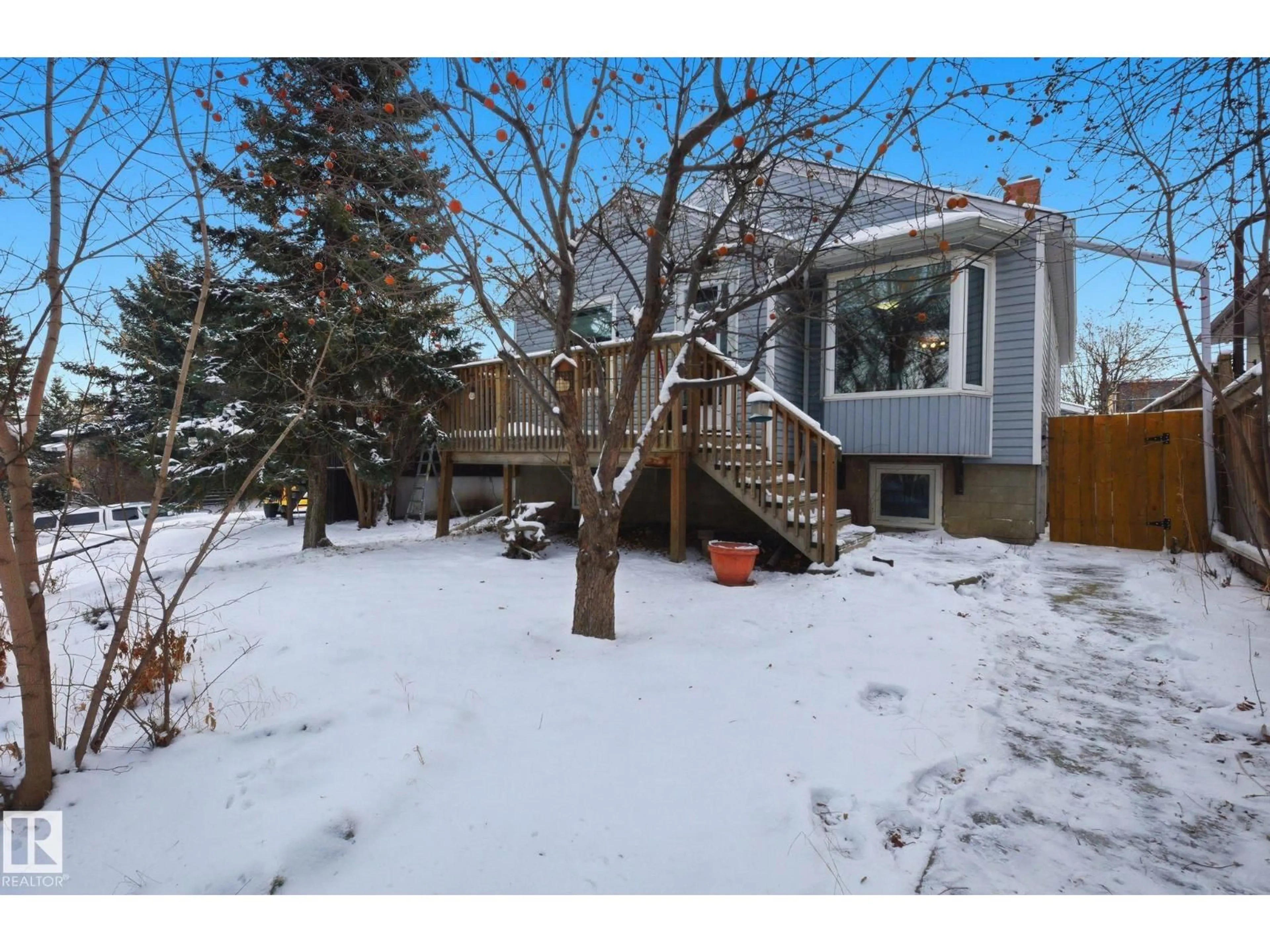 A pic from outside/outdoor area/front of a property/back of a property/a pic from drone, street for NW - 9705 87 AV, Edmonton Alberta T6E2N3