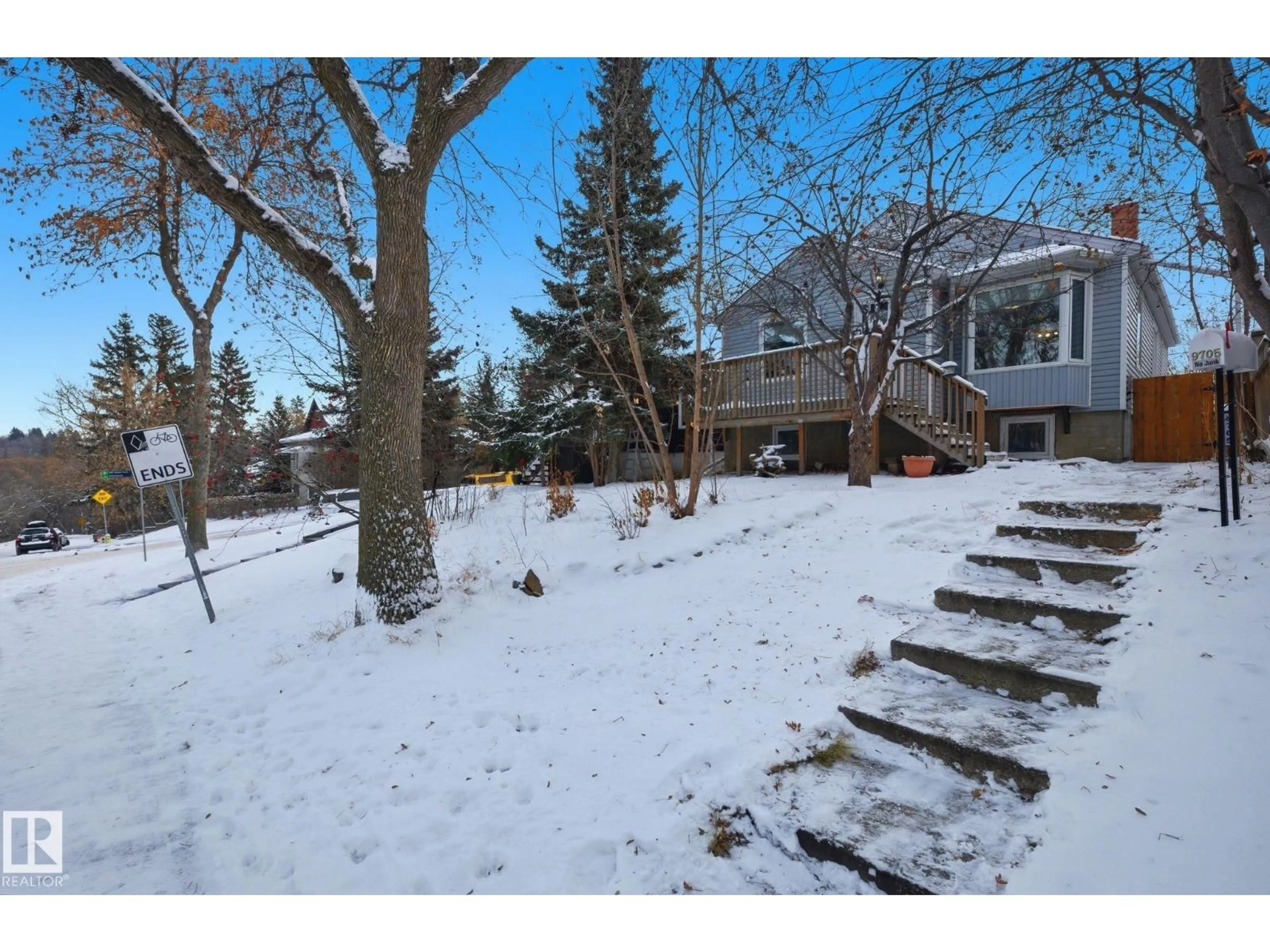 A pic from outside/outdoor area/front of a property/back of a property/a pic from drone, street for NW - 9705 87 AV, Edmonton Alberta T6E2N3