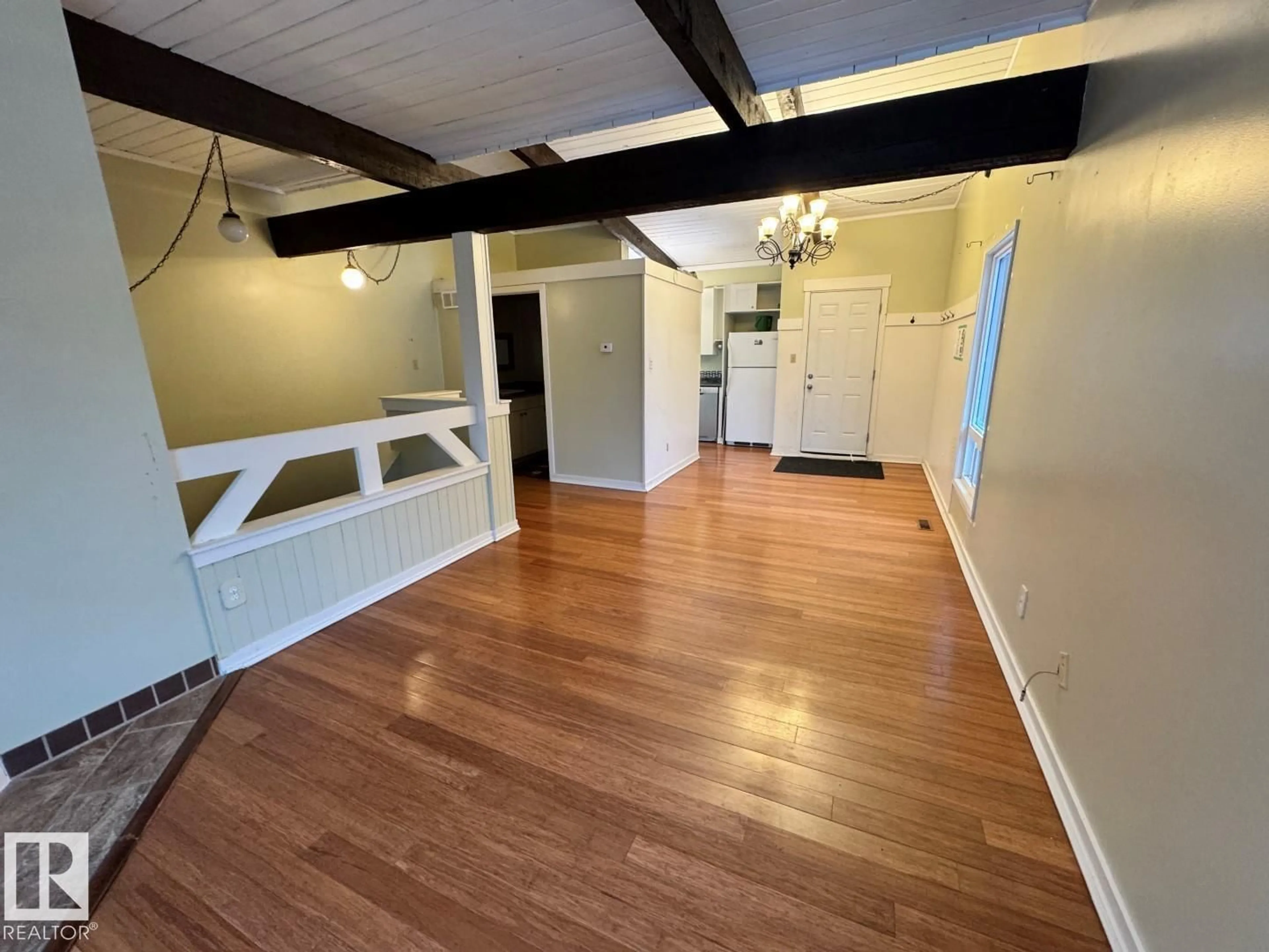 A pic of a room for 456 LEE RIDGE RD, Edmonton Alberta T6K2K3