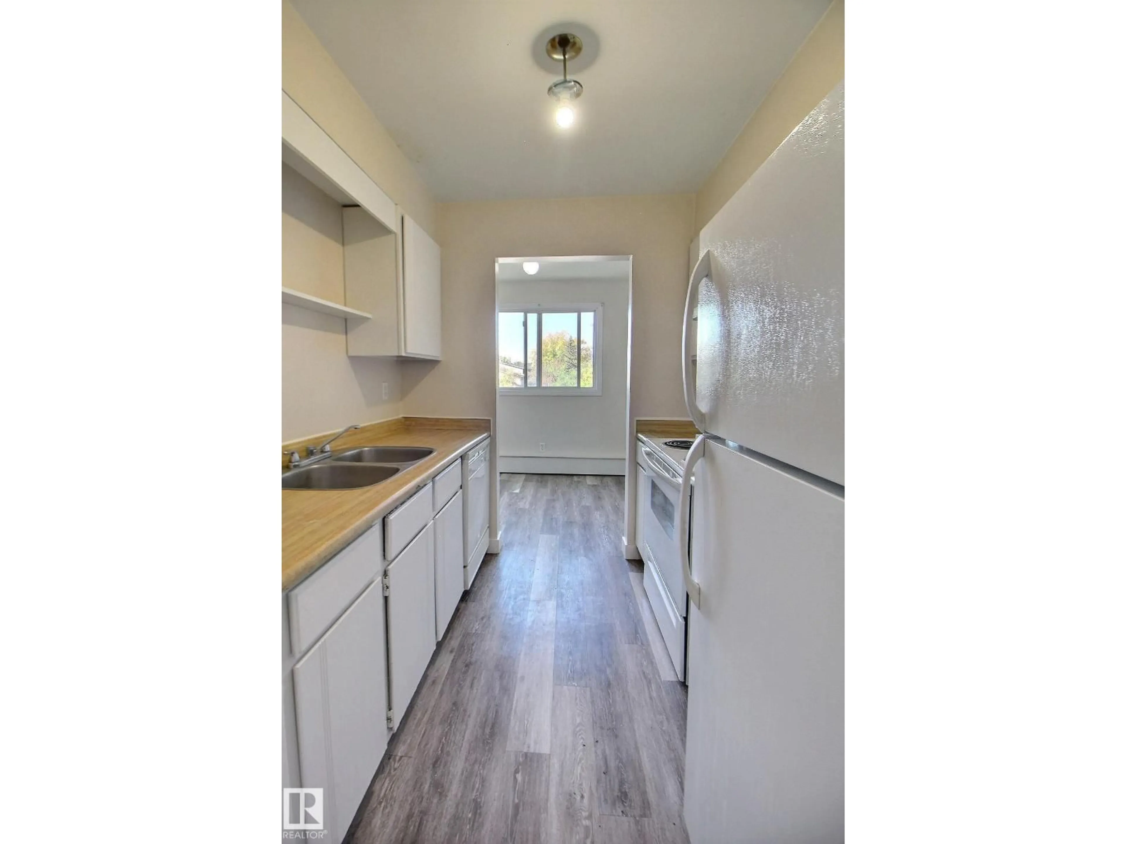 Standard kitchen, wood/laminate floor for 304 - 7203 171 ST, Edmonton Alberta T5T2R1