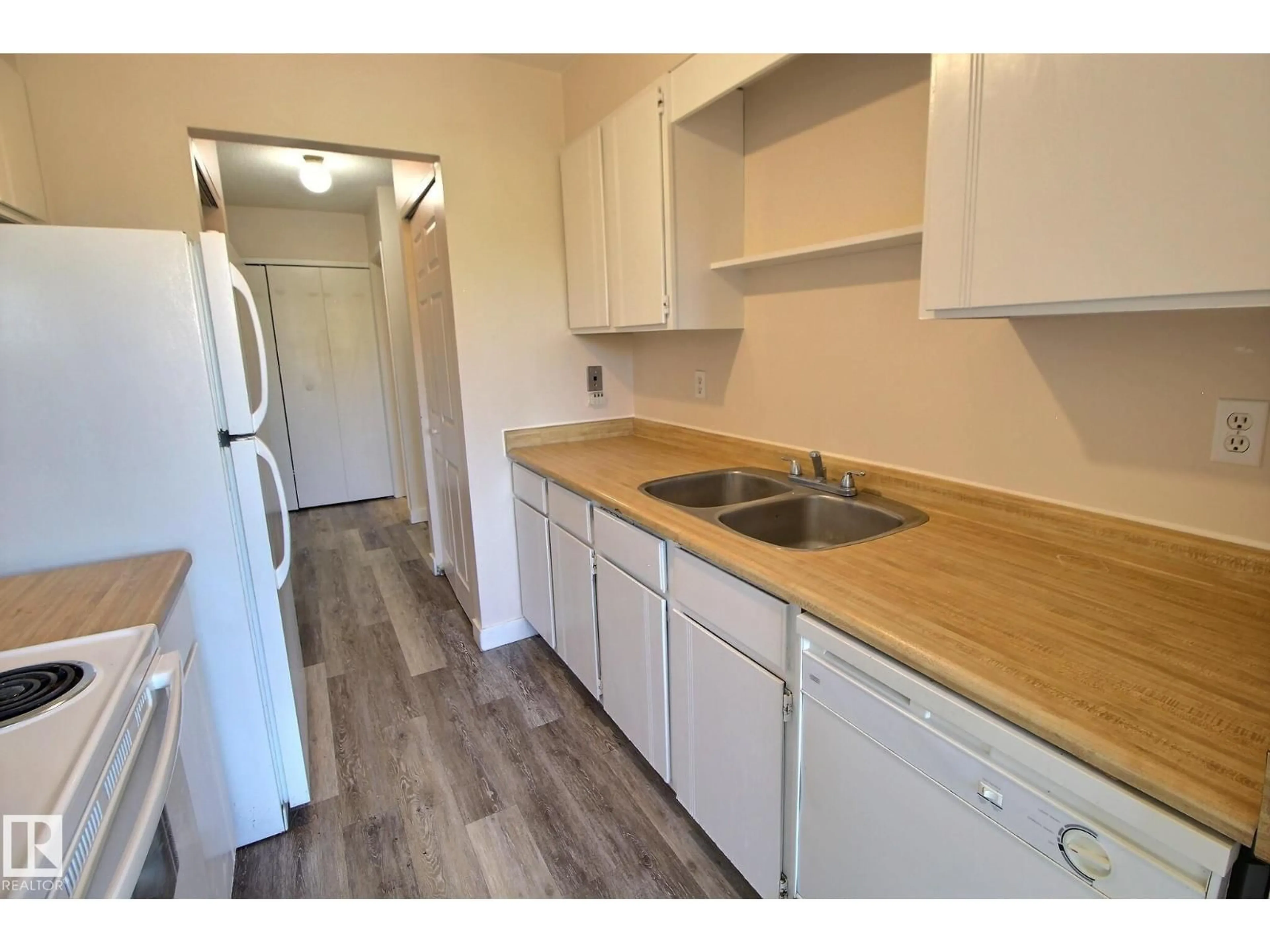 Standard kitchen, wood/laminate floor for 304 - 7203 171 ST, Edmonton Alberta T5T2R1