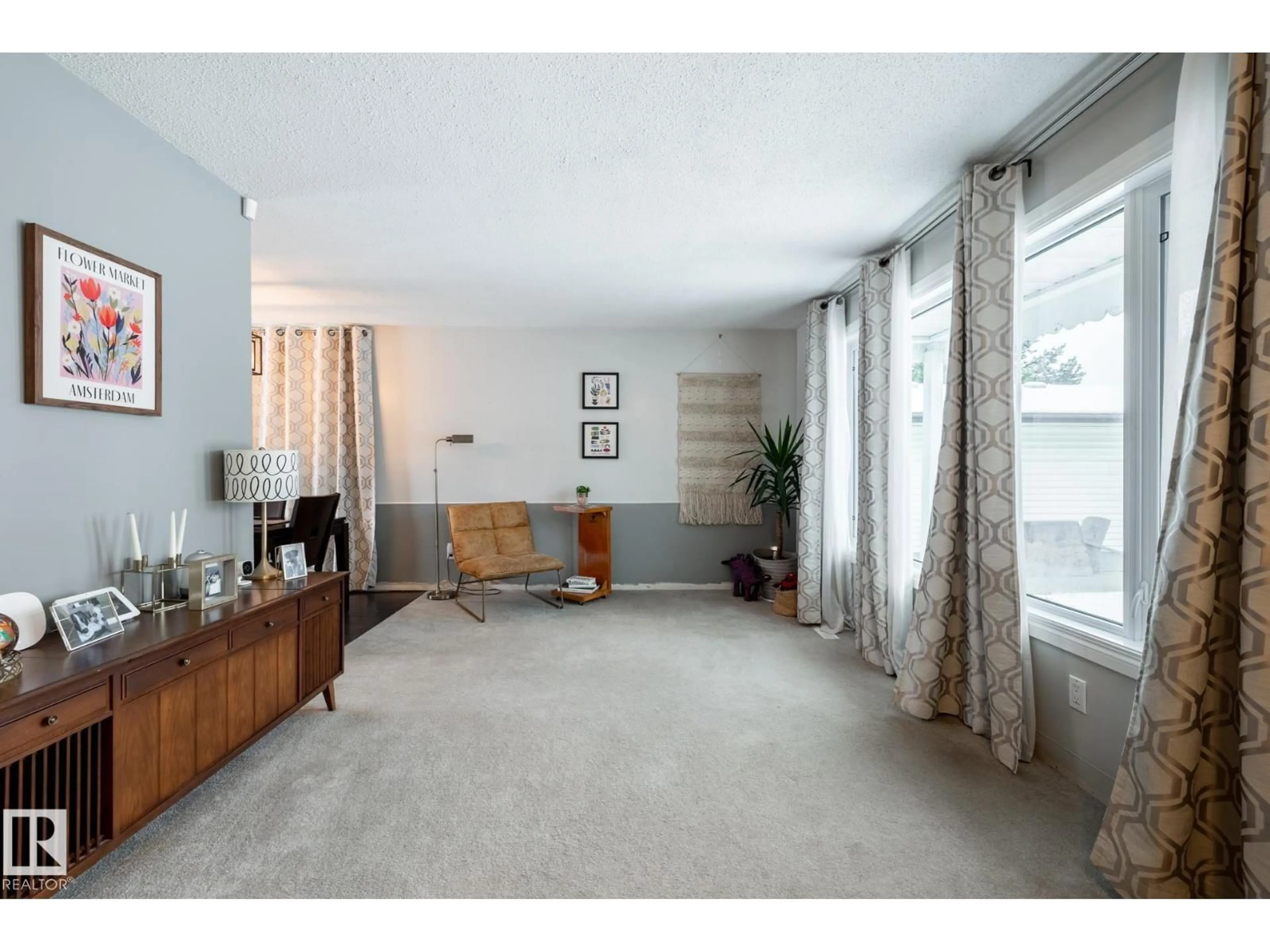 A pic of a room for 53 WARWICK RD, Edmonton Alberta T5X4P5