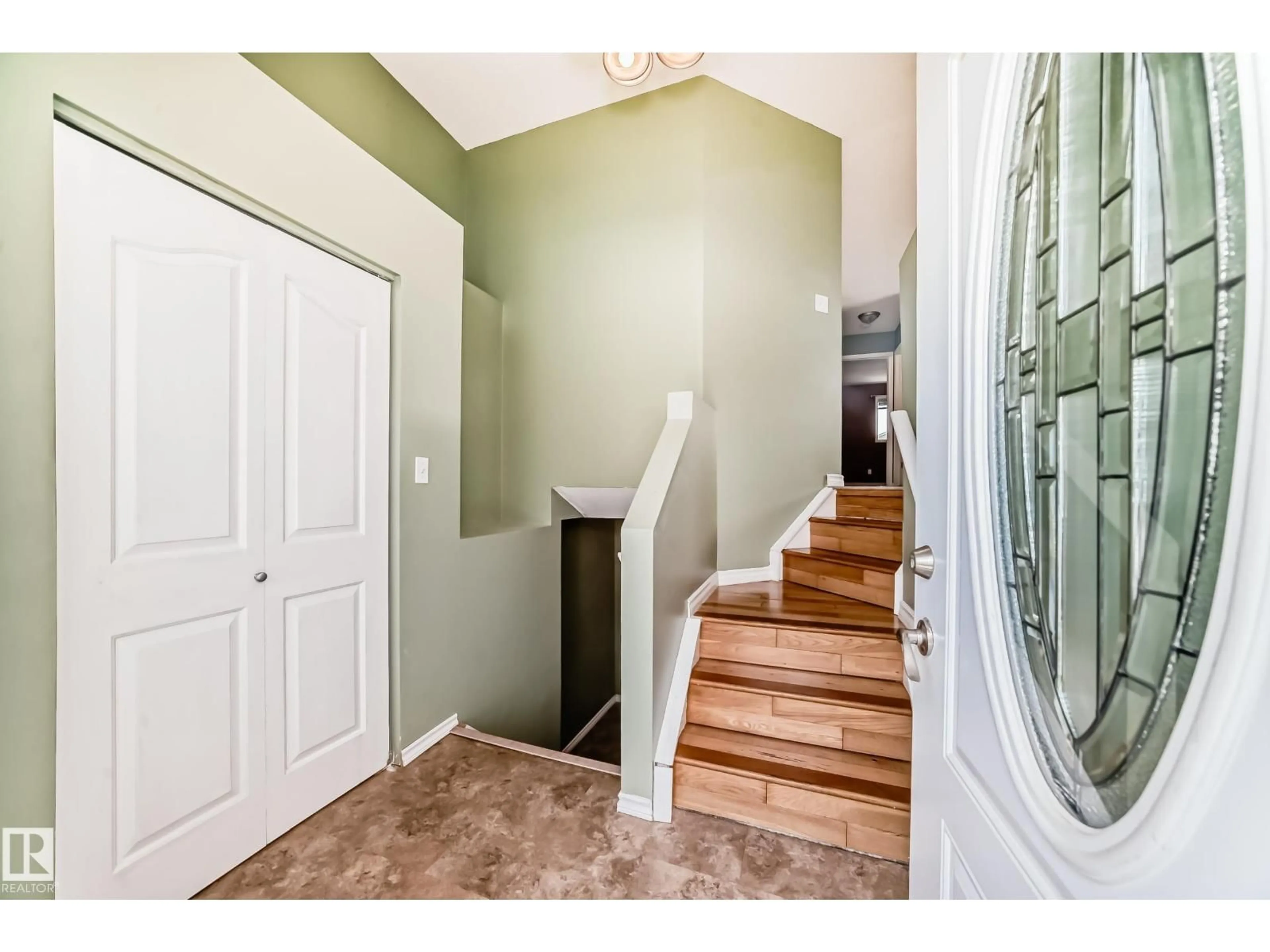 Indoor entryway for 3612 22 ST, Edmonton Alberta T6T1S1