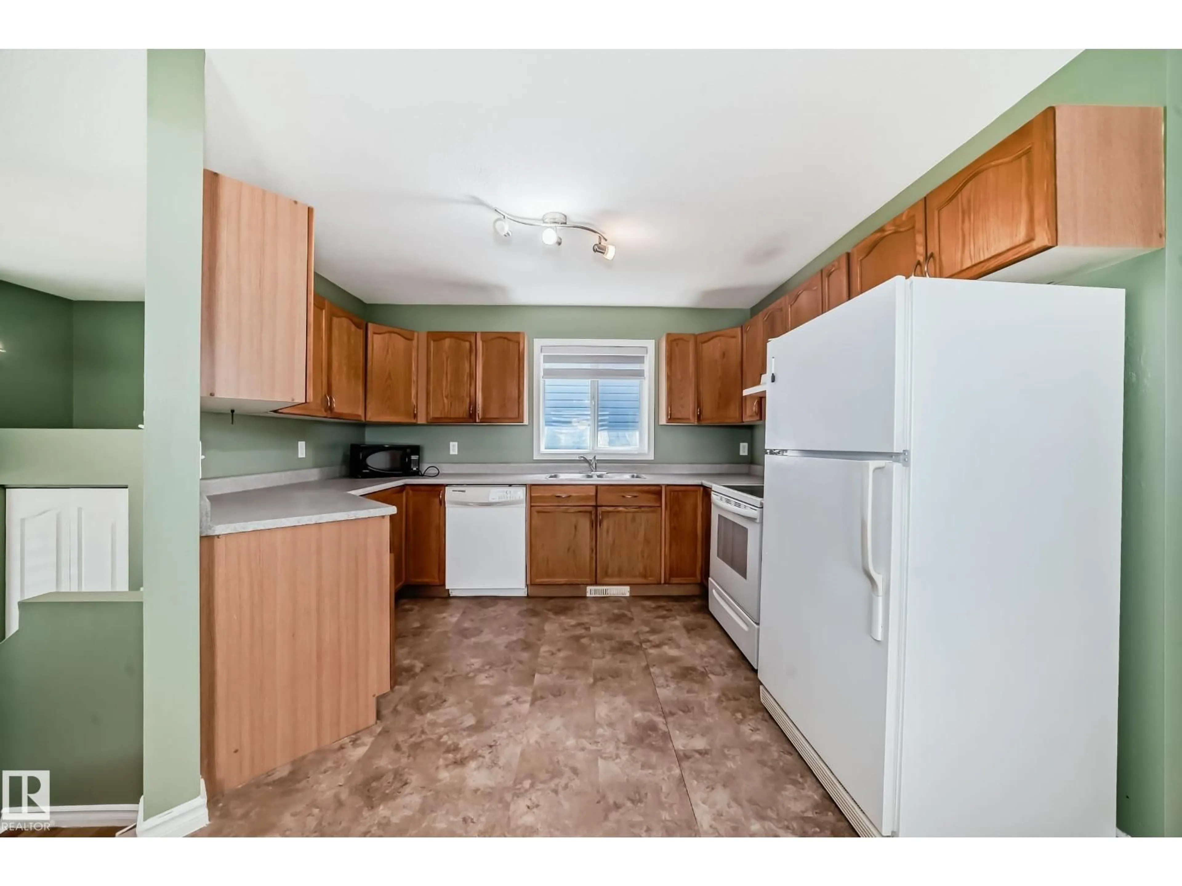 Standard kitchen, unknown for 3612 22 ST, Edmonton Alberta T6T1S1
