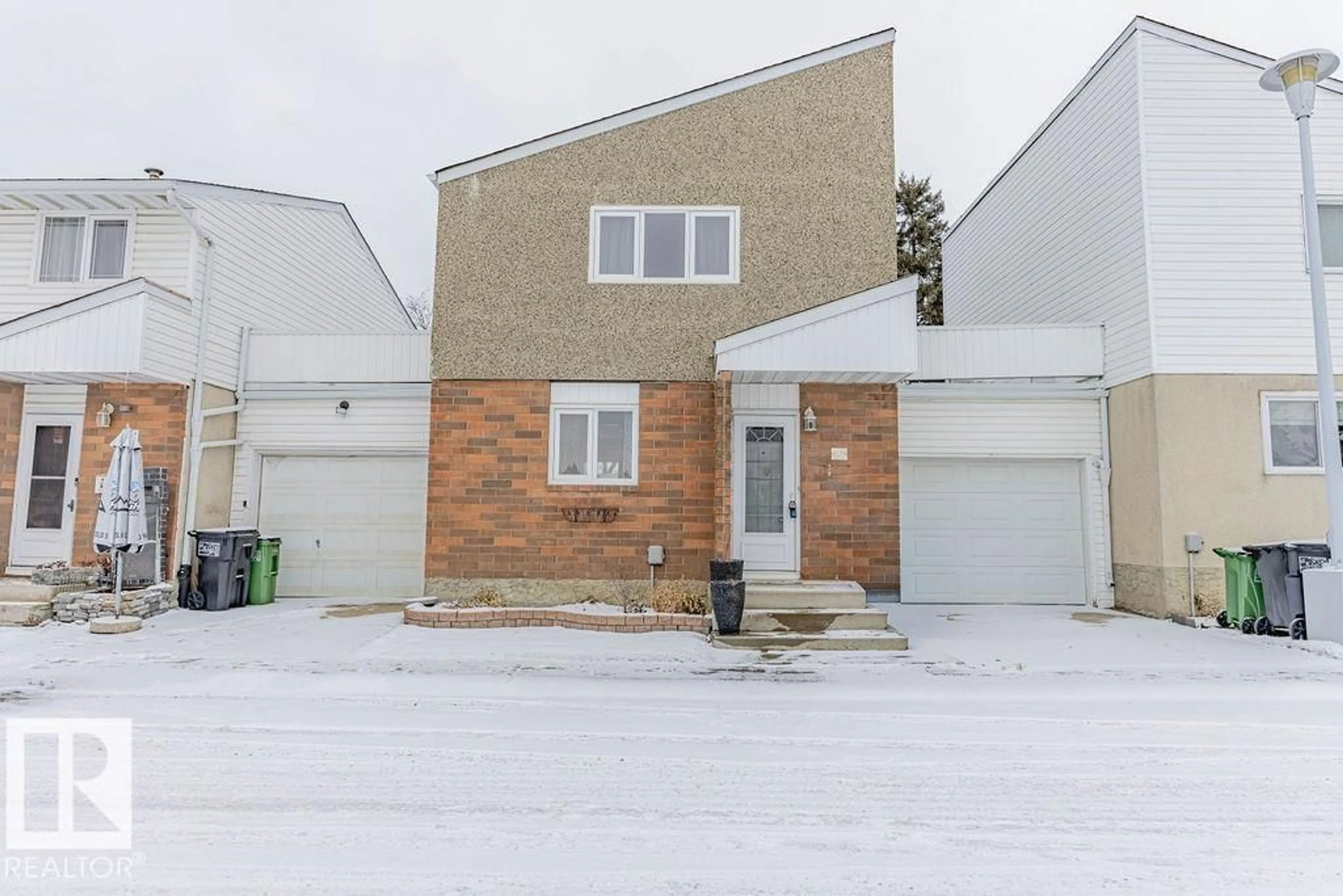 A pic from outside/outdoor area/front of a property/back of a property/a pic from drone, street for 1170 MILLBOURNE RD E NW, Edmonton Alberta T6K1W1