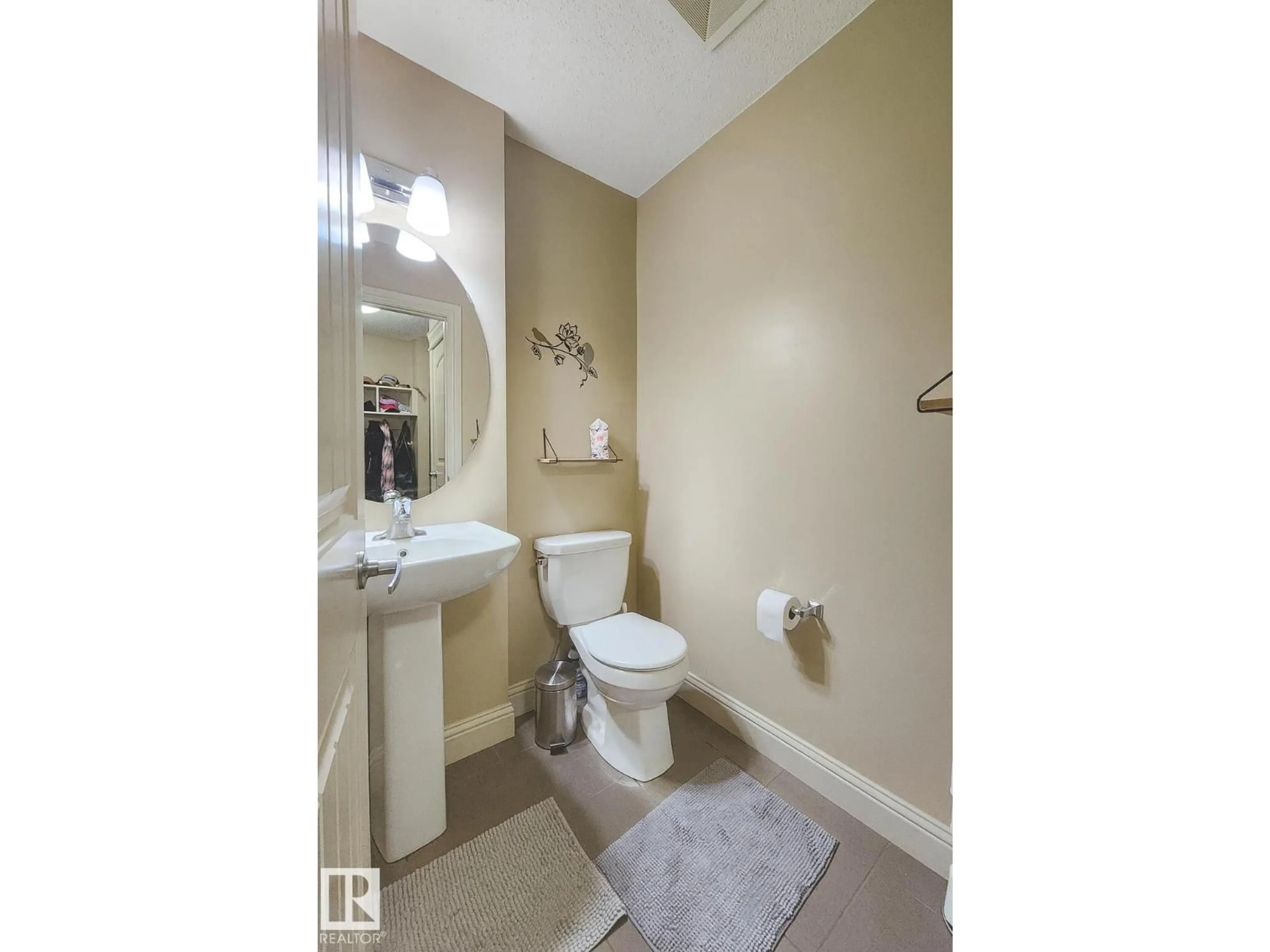 Standard bathroom, ceramic/tile floor for 6109 13 AV, Edmonton Alberta T6X0M6