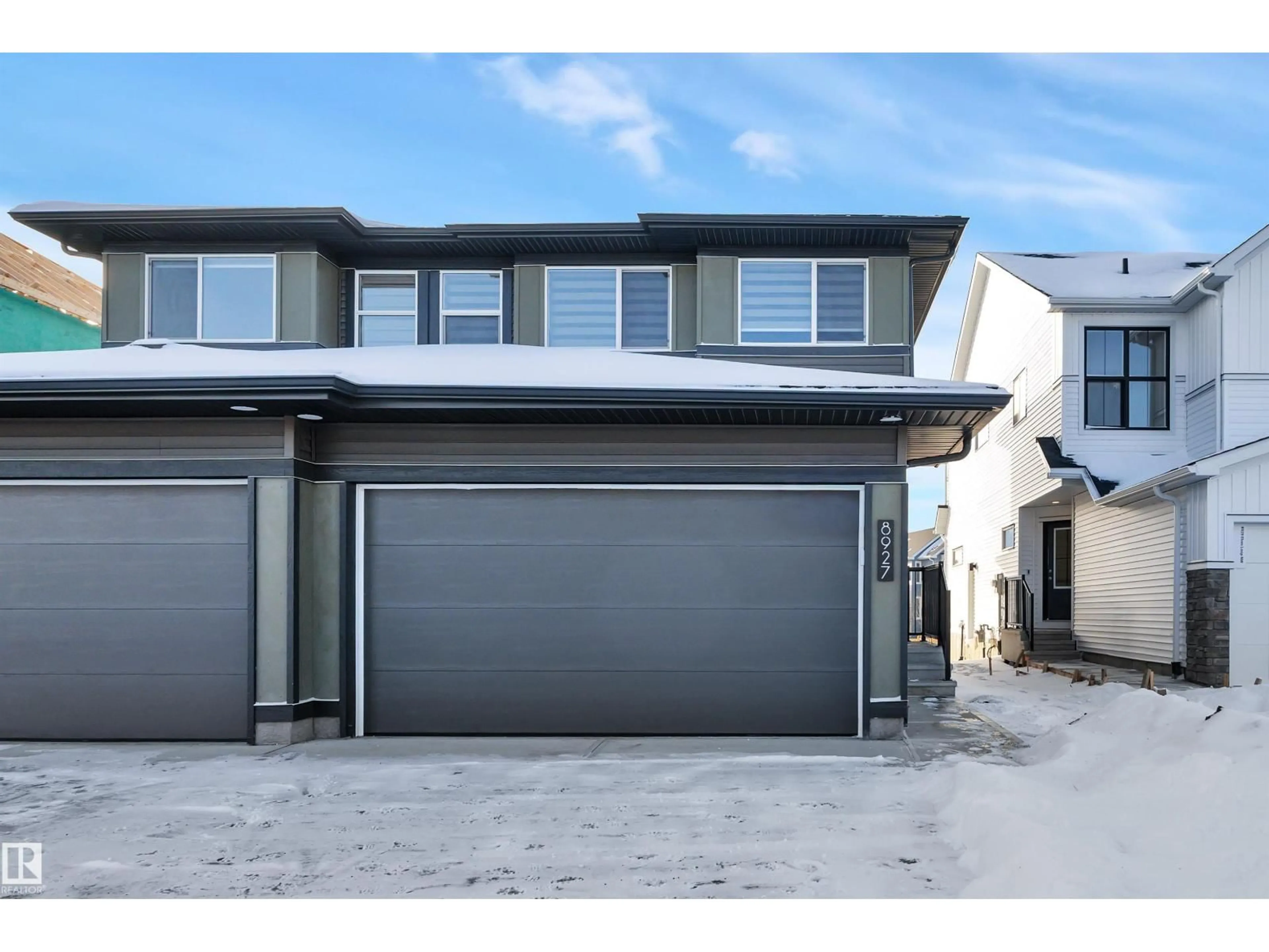 Indoor garage for 8927 ELVES LO, Edmonton Alberta T6M3G3