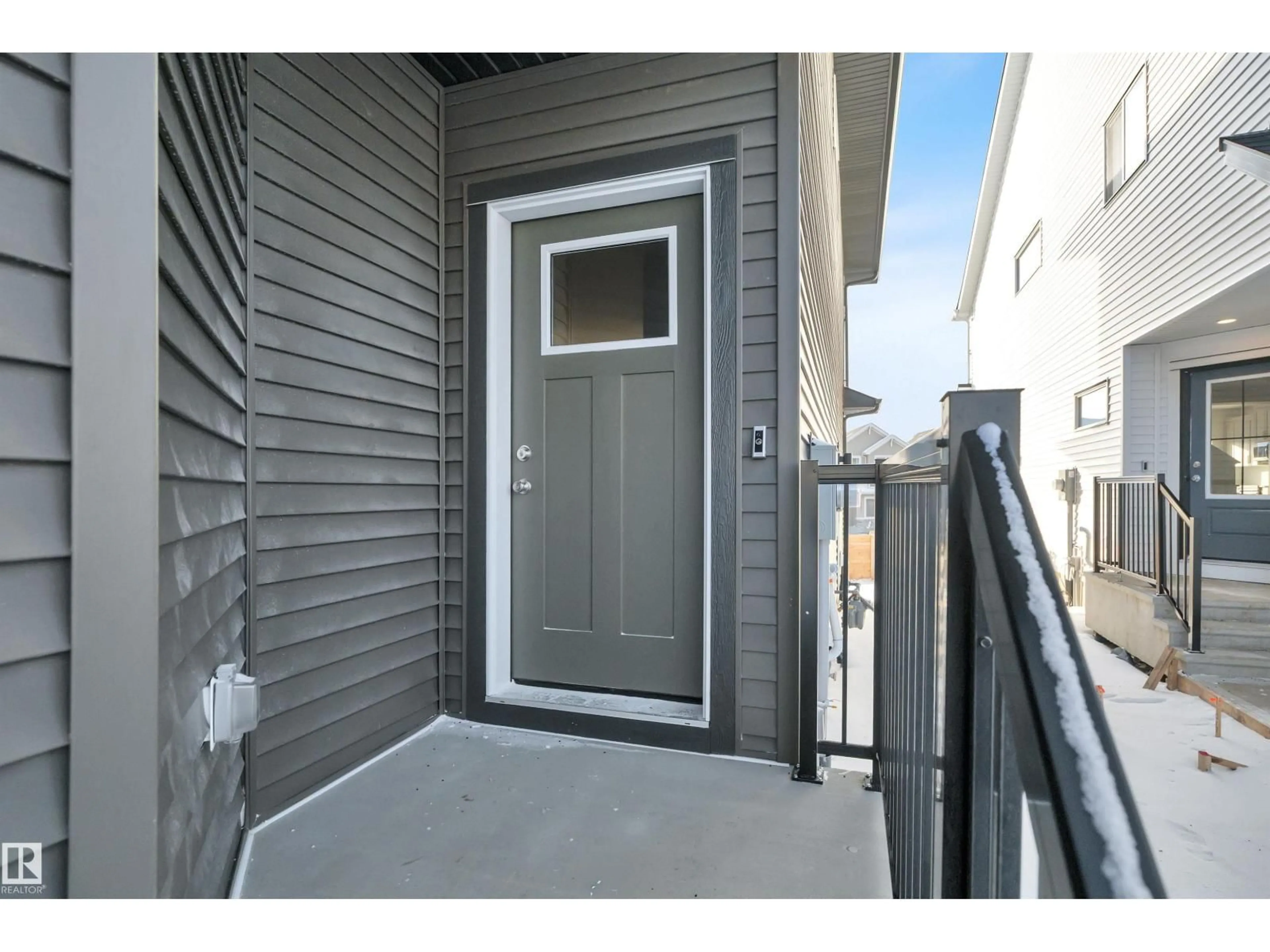 Indoor entryway for 8927 ELVES LO, Edmonton Alberta T6M3G3