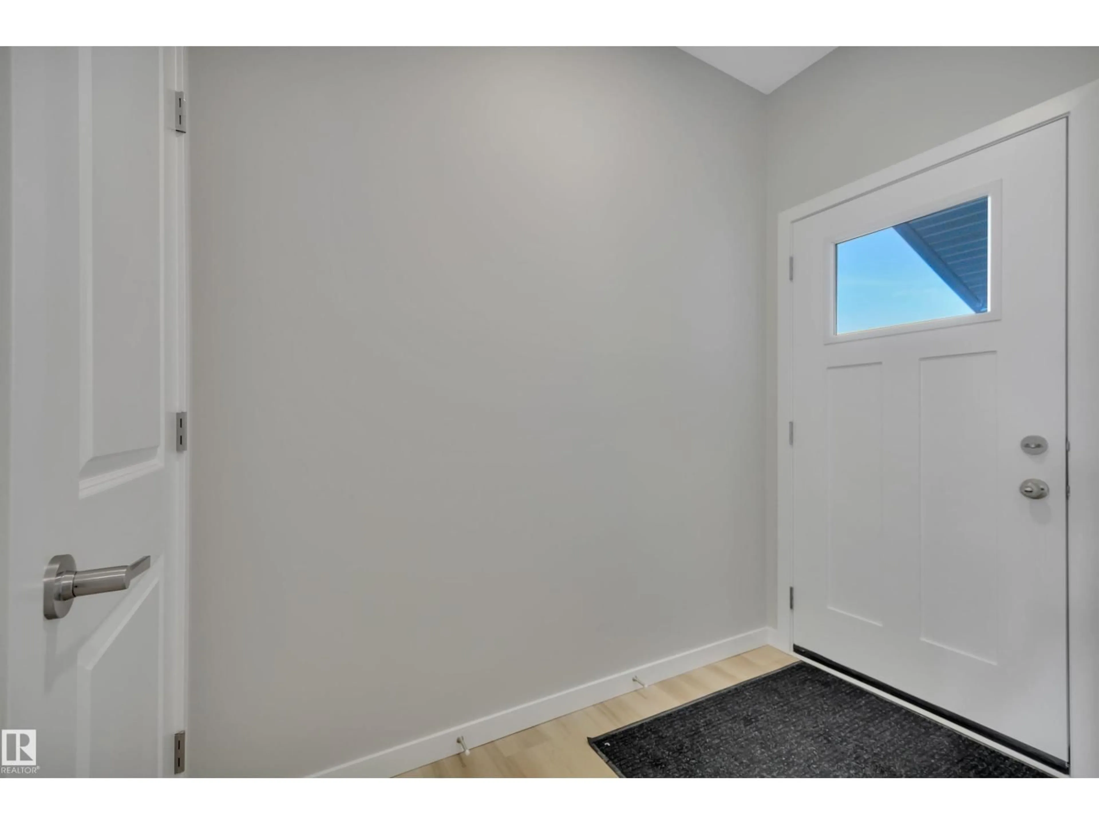 Indoor entryway for 8927 ELVES LO, Edmonton Alberta T6M3G3