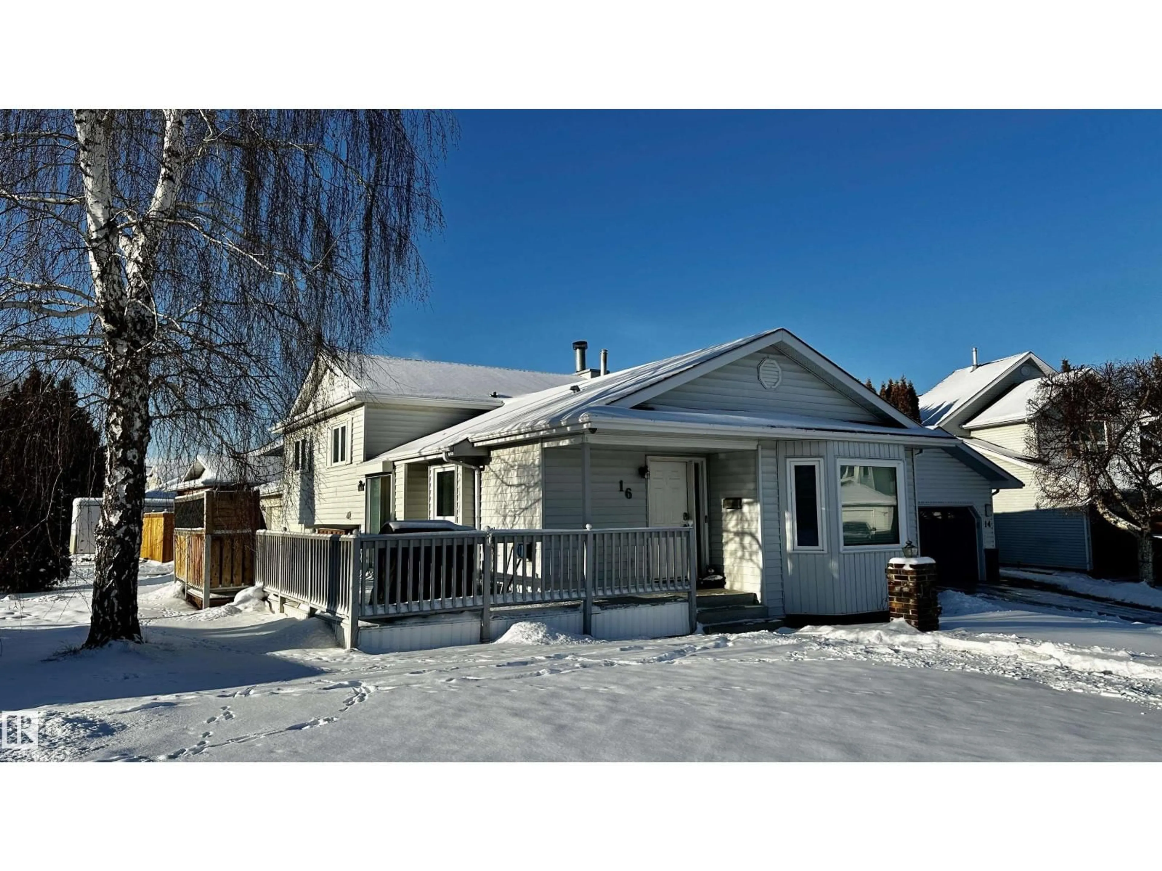 A pic from outside/outdoor area/front of a property/back of a property/a pic from drone, street for 16 CANTERBURY TC, Sherwood Park Alberta T8H1E8